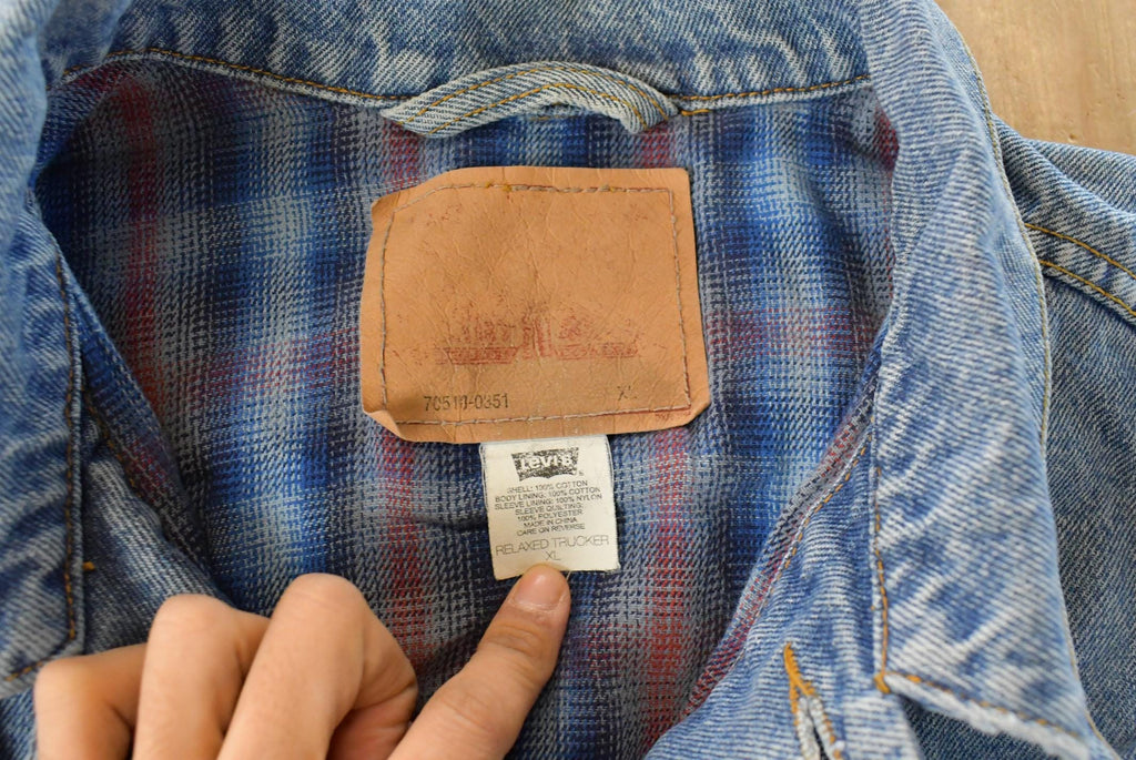 Vintage 1990s Levi's Blanket Lined Denim Jean Trucker Jacket Men's XL / 90s Denim / Streetwear / Levi's Denim Jacket