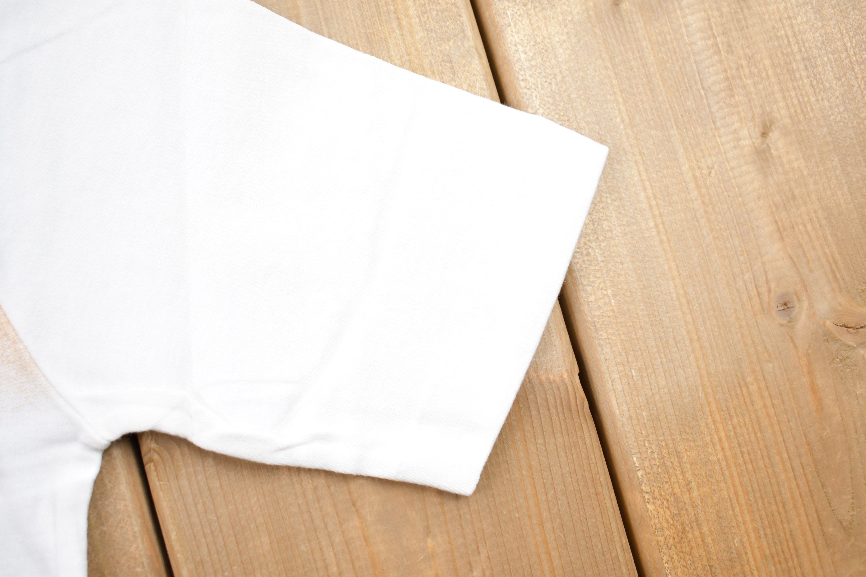 Vintage 1970s Contrast Faded Graphic T-Shirt