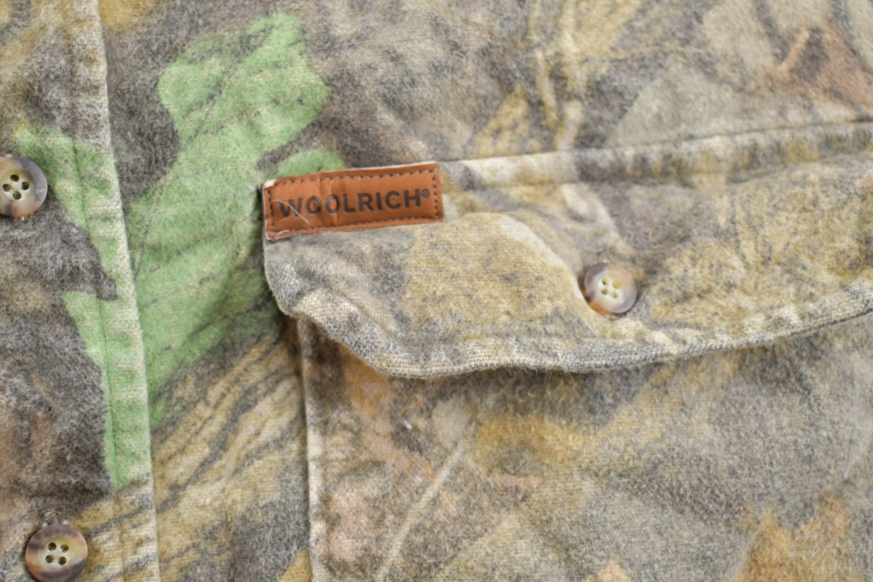 Vintage 1990s Woolrich Advantage Hunting Camo Button Up Shirt