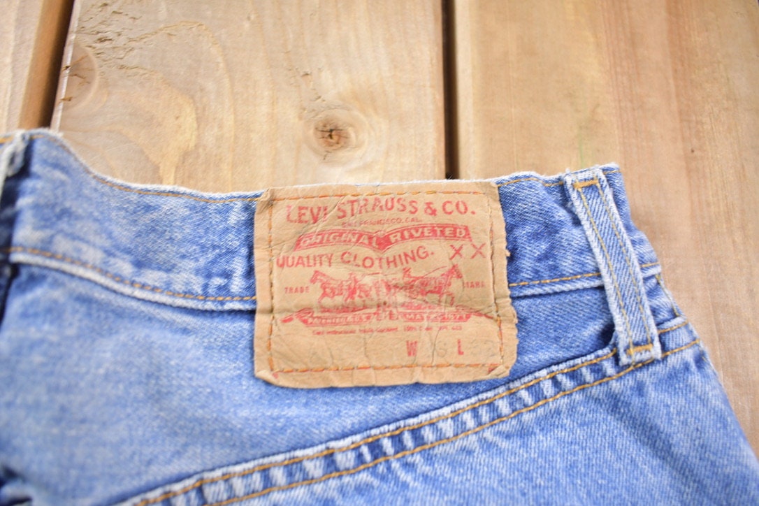 Vintage 1990s Levi Red Tab Jeans Size 31 x 32