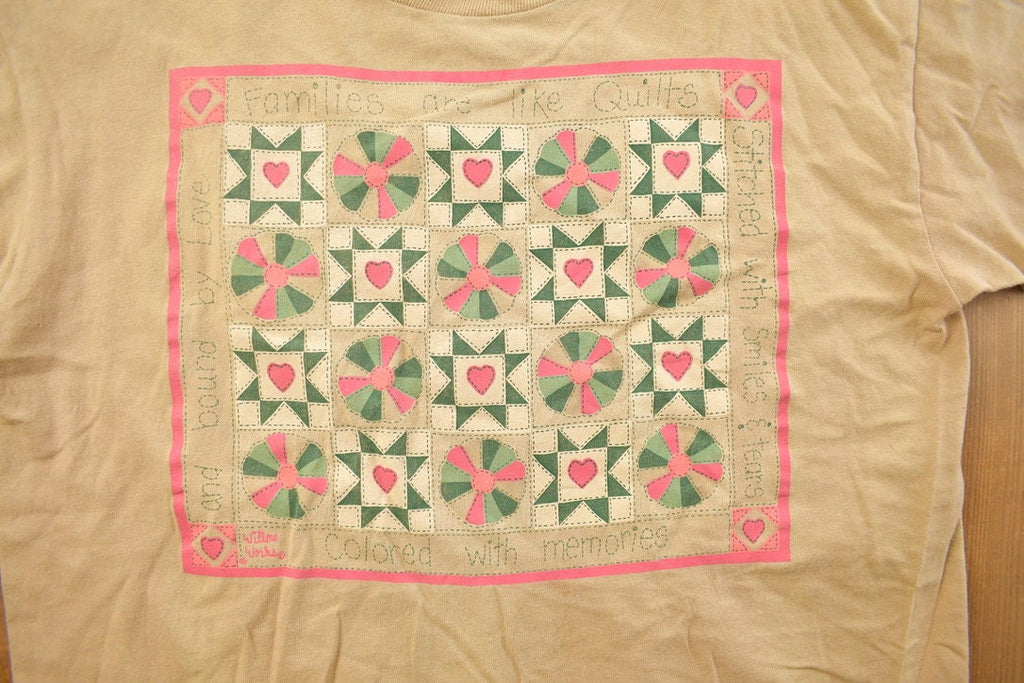Vintage 1990s Cute Family Quilt Themed Graphic T Shirt