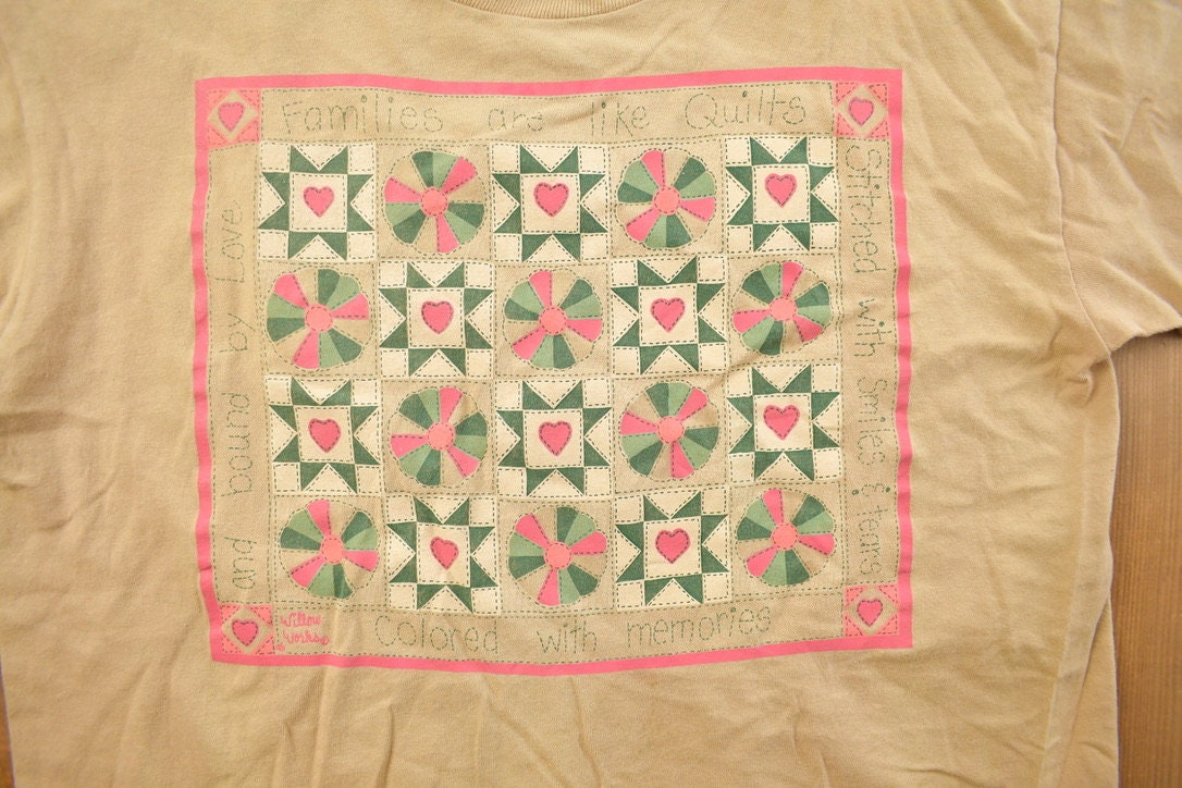 Vintage 1990s Cute Family Quilt Themed Graphic T Shirt
