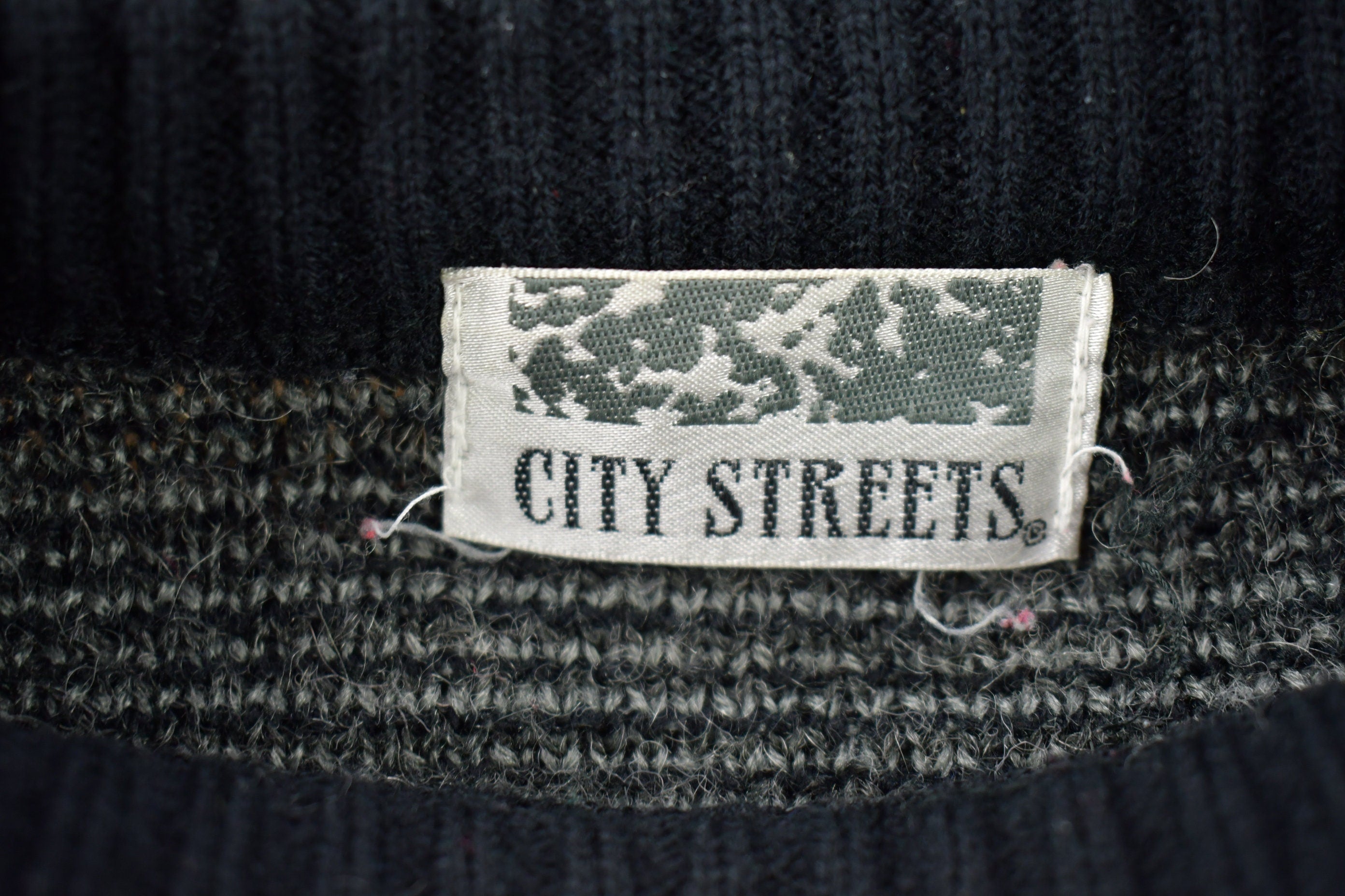 Vintage 1990s Patterned Knitted Crewneck Sweater