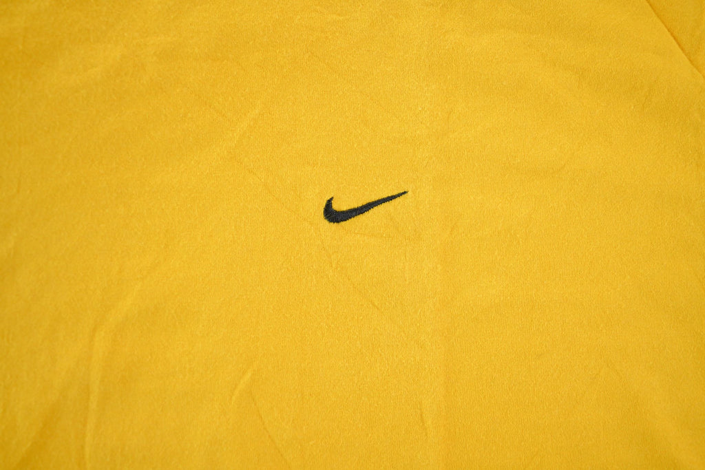 Vintage 2000s Nike Embroidered Swoosh Graphic T-Shirt