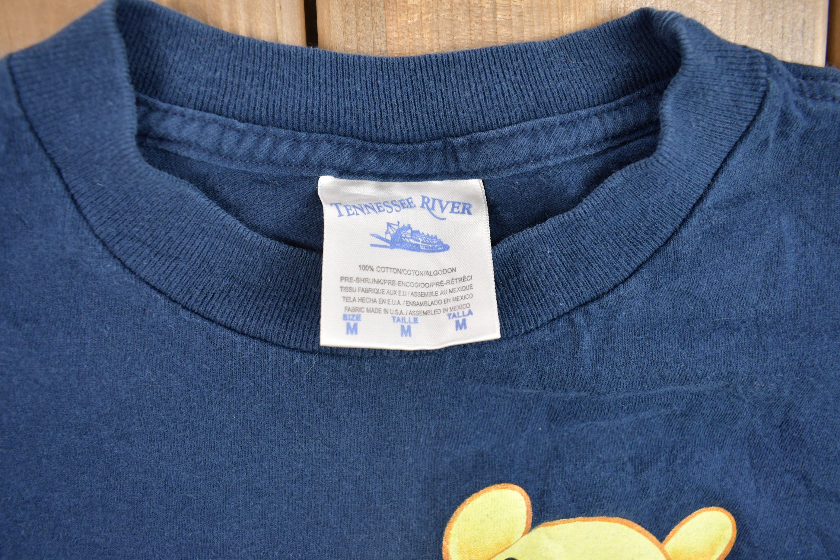 Vintage 1990s Winnie the Pooh Hug Graphic T Shirt