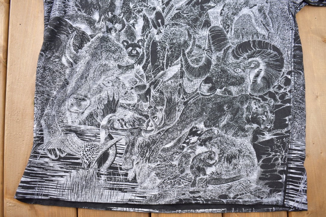Vintage 1990s Animals All Over Print Graphic T-Shirt