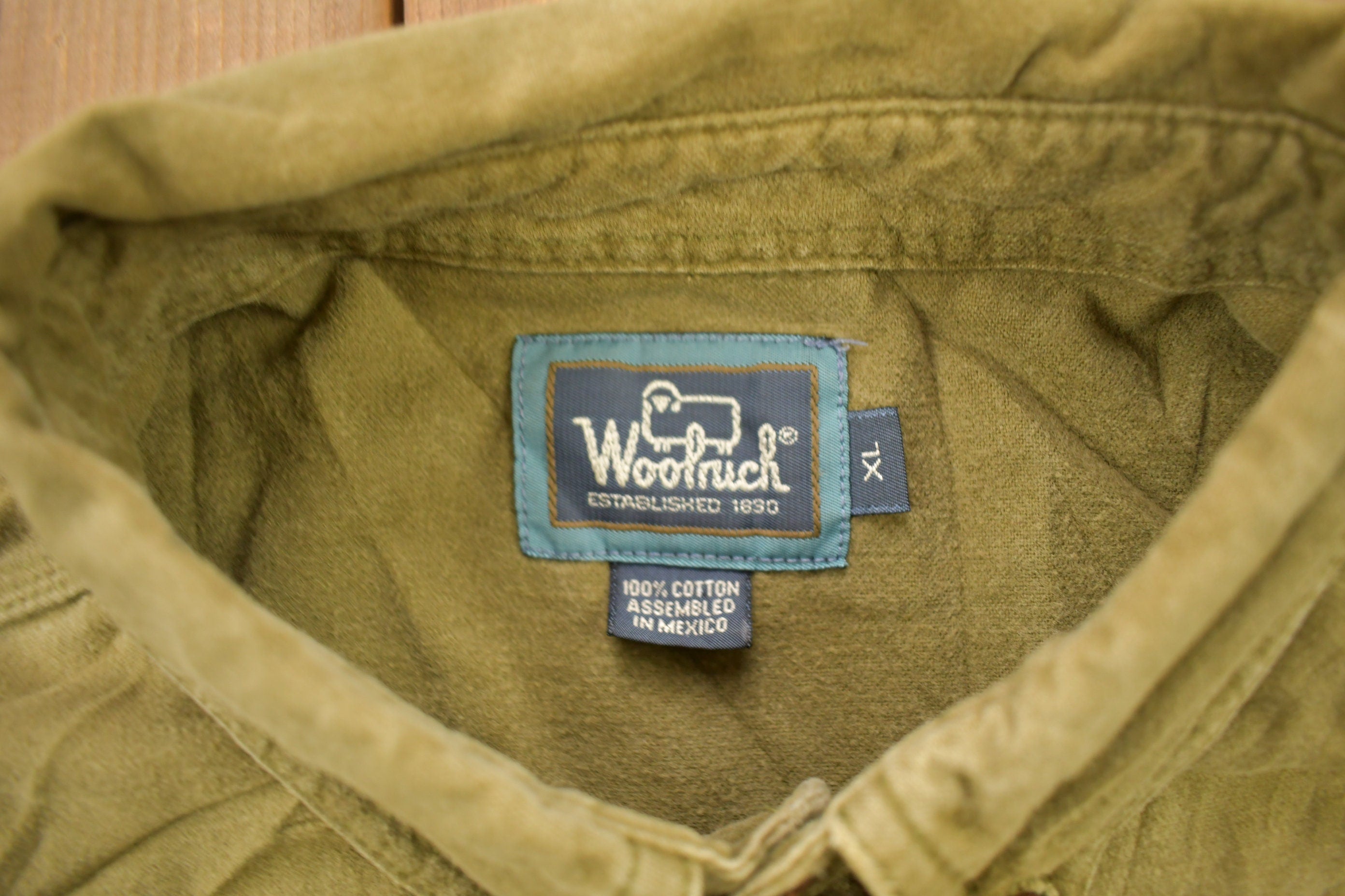 Vintage 1990s Olive Green Blank Woolrich Button Up Shirt