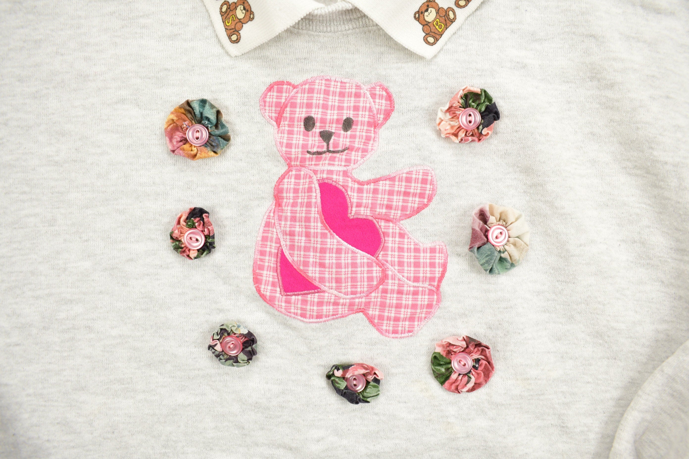 Vintage 1990s Cute Bear Graphic Collared Sweatshirt