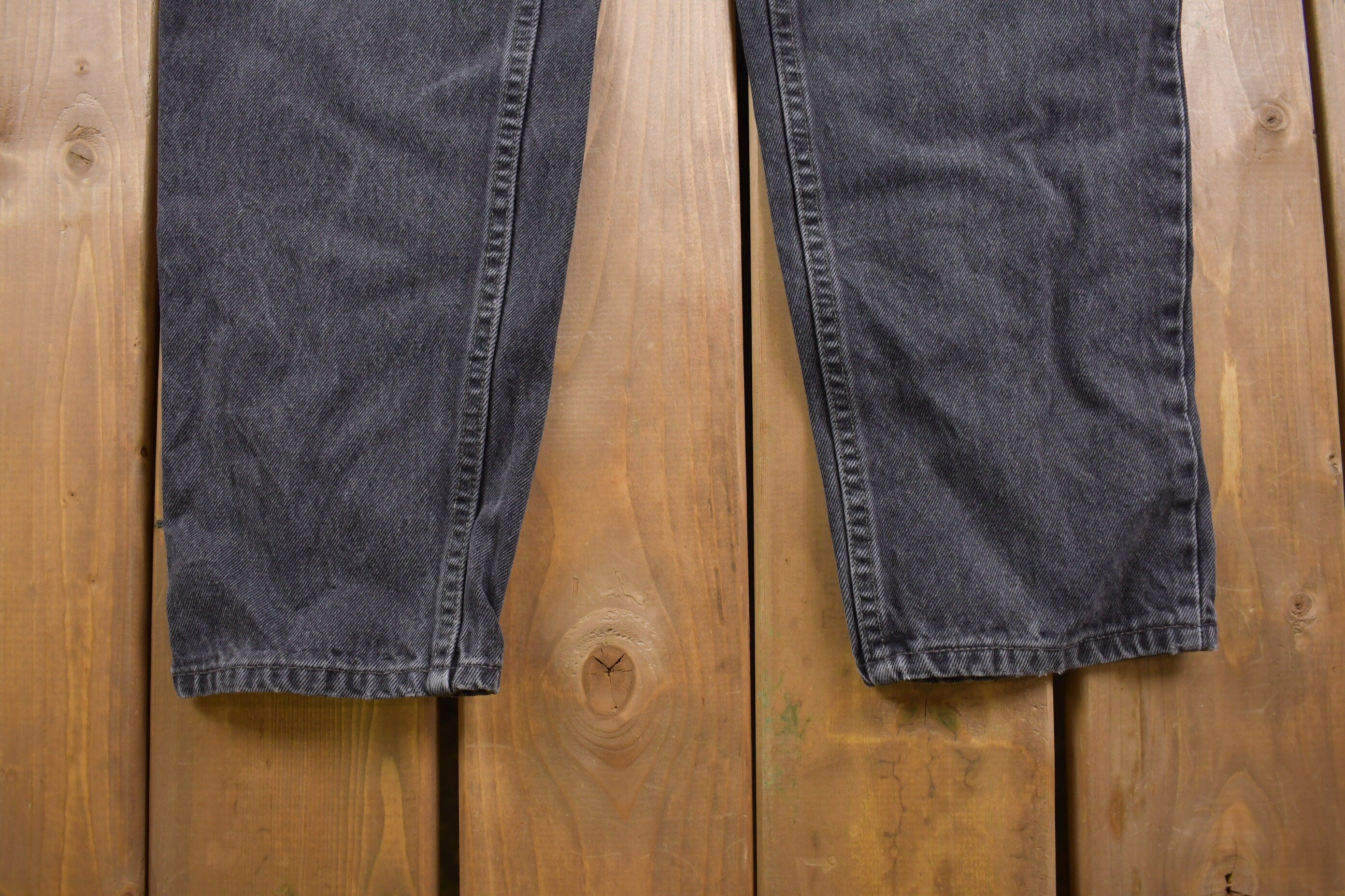Vintage 1990s Levi's 550 Red Tab Jeans Size 32 x 31 / Made in USA / 90s Denim / Streetwear Fashion / Vintage Black Denim / Vintage Levi's