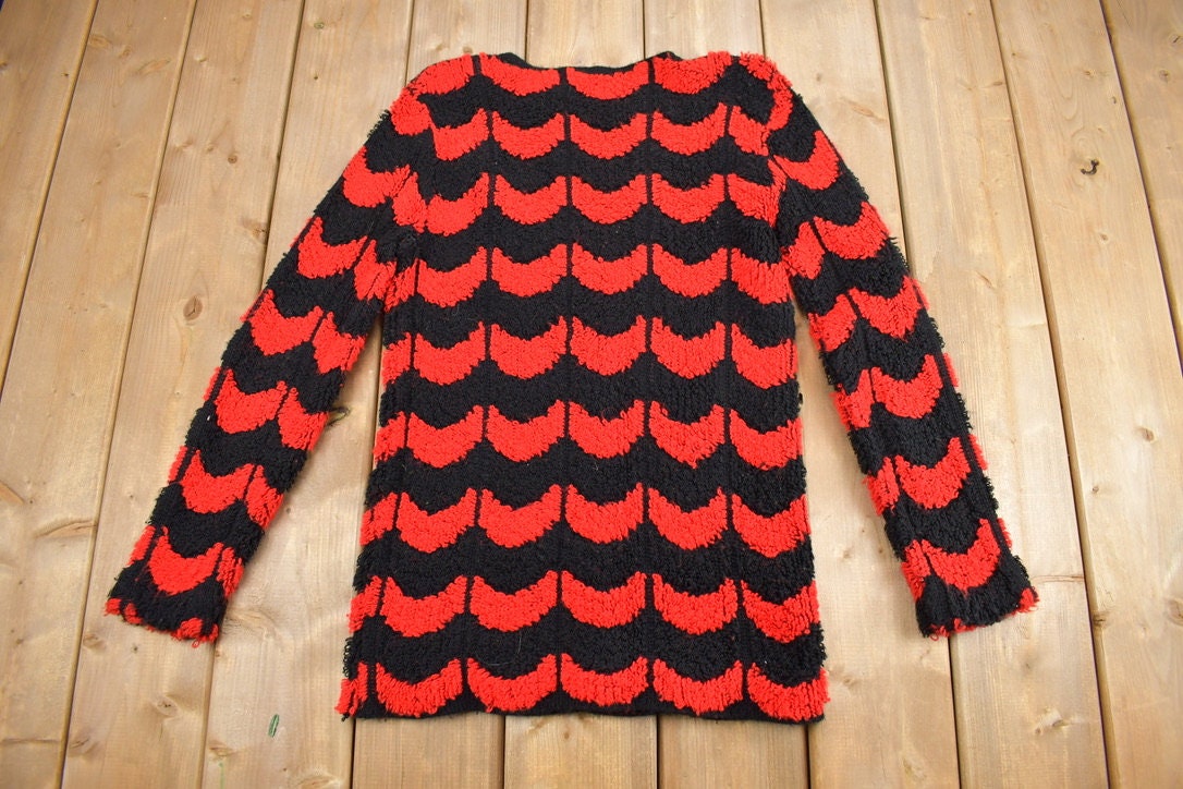Vintage 1980s Abstract Theme Knit Sweater