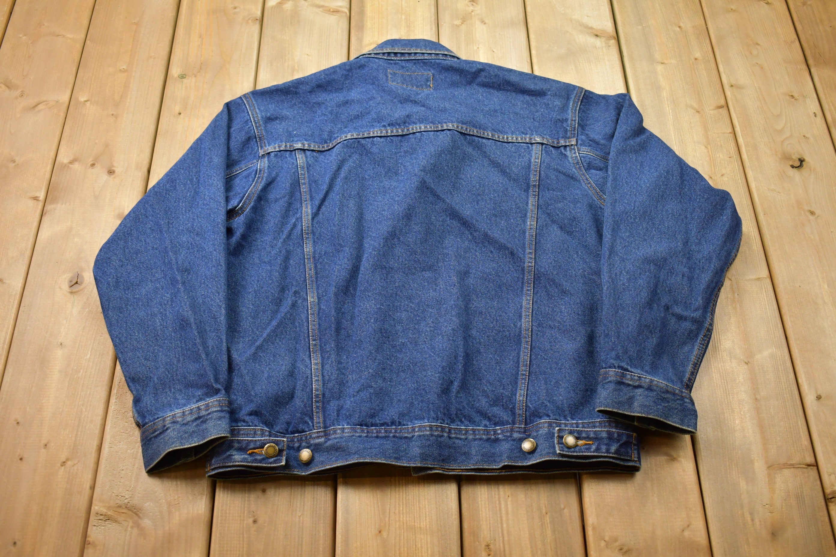Vintage 1990s Wrangler Rugged Wear Denim Jean Jacket