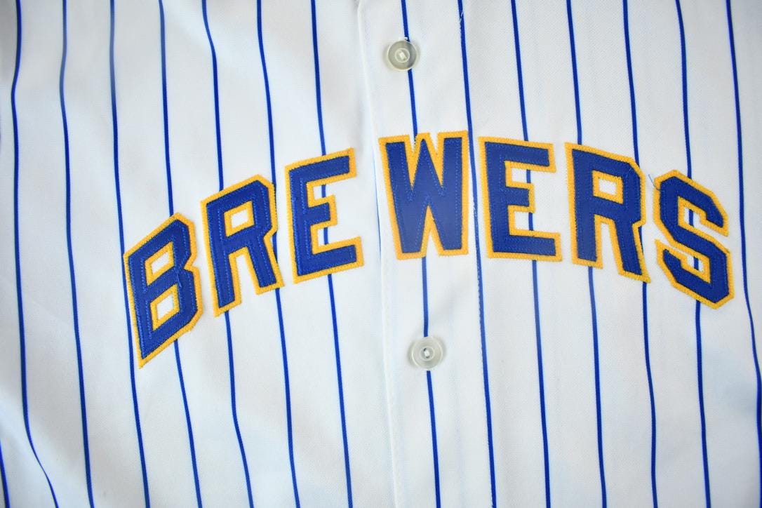 Vintage 1990s Milwaukee Brewers MLB Majestic Women's Baseball Jersey