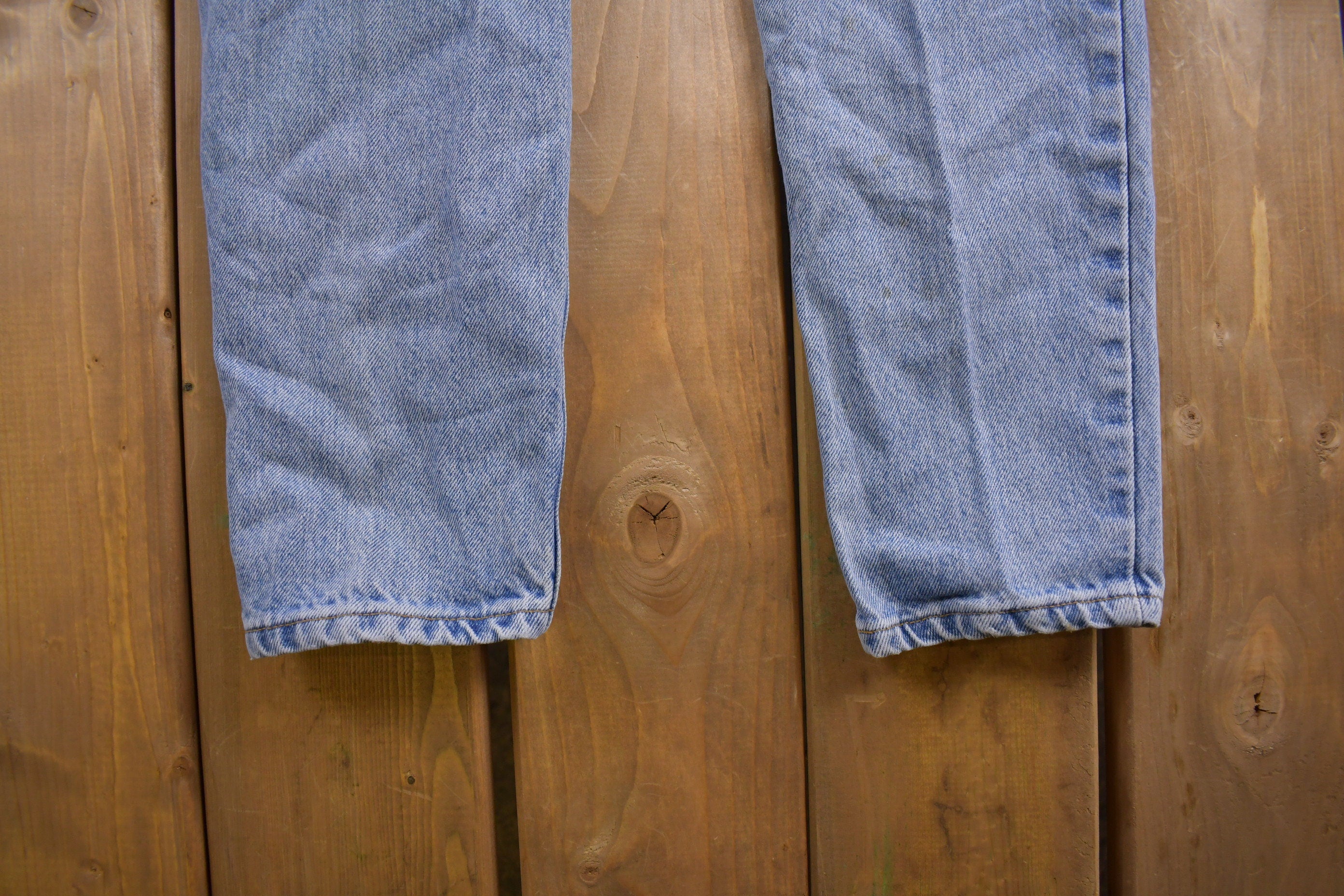 Vintage 1990s Levi's 550 Red Tab Jeans Size 26 x 23 / 90s Denim / Streetwear Fashion / Vintage Denim / Jeans / Light Wash / Vintage Levi's