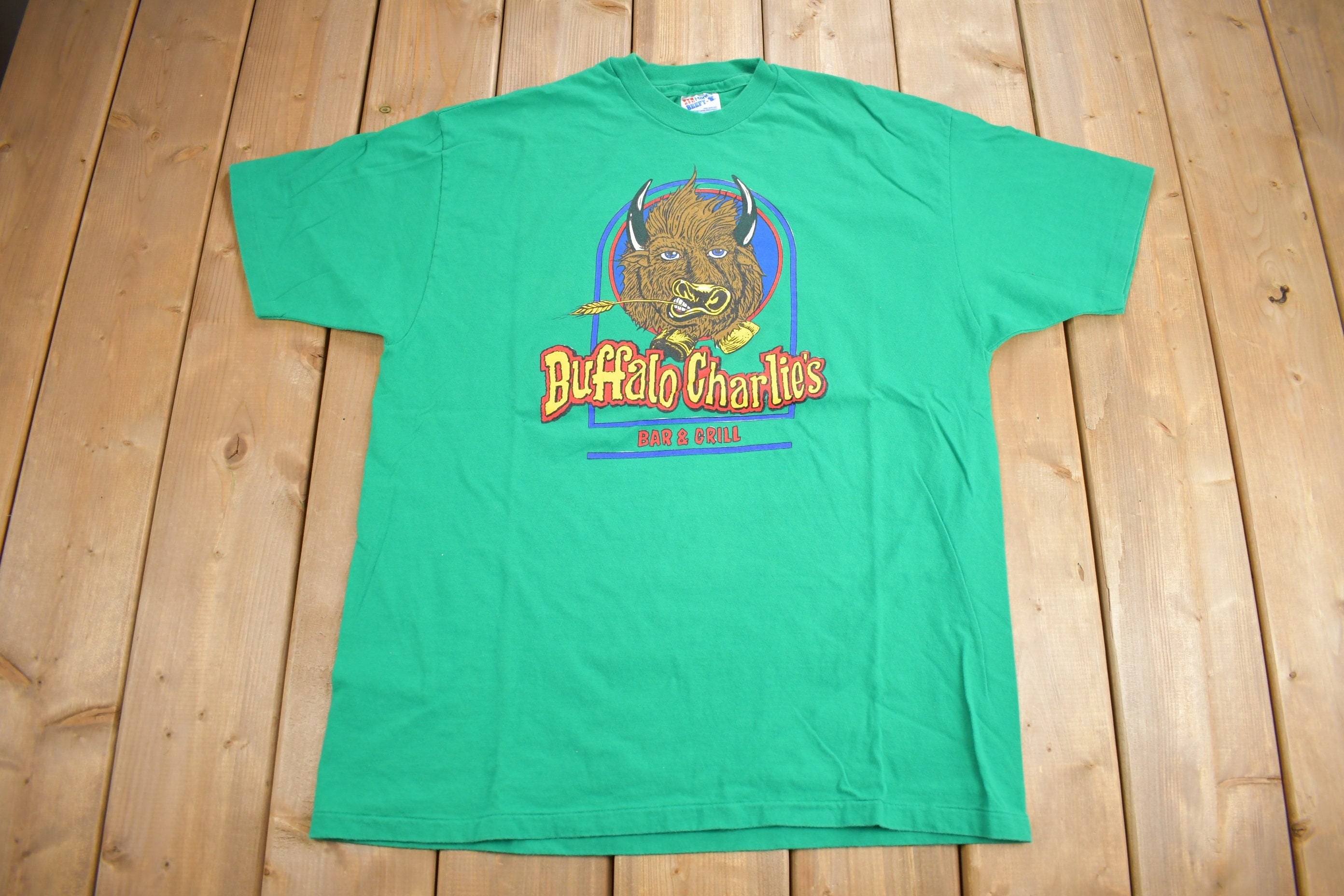 Vintage 1990s Buffalo Charlies Bar & Grill Graphic T Shirt