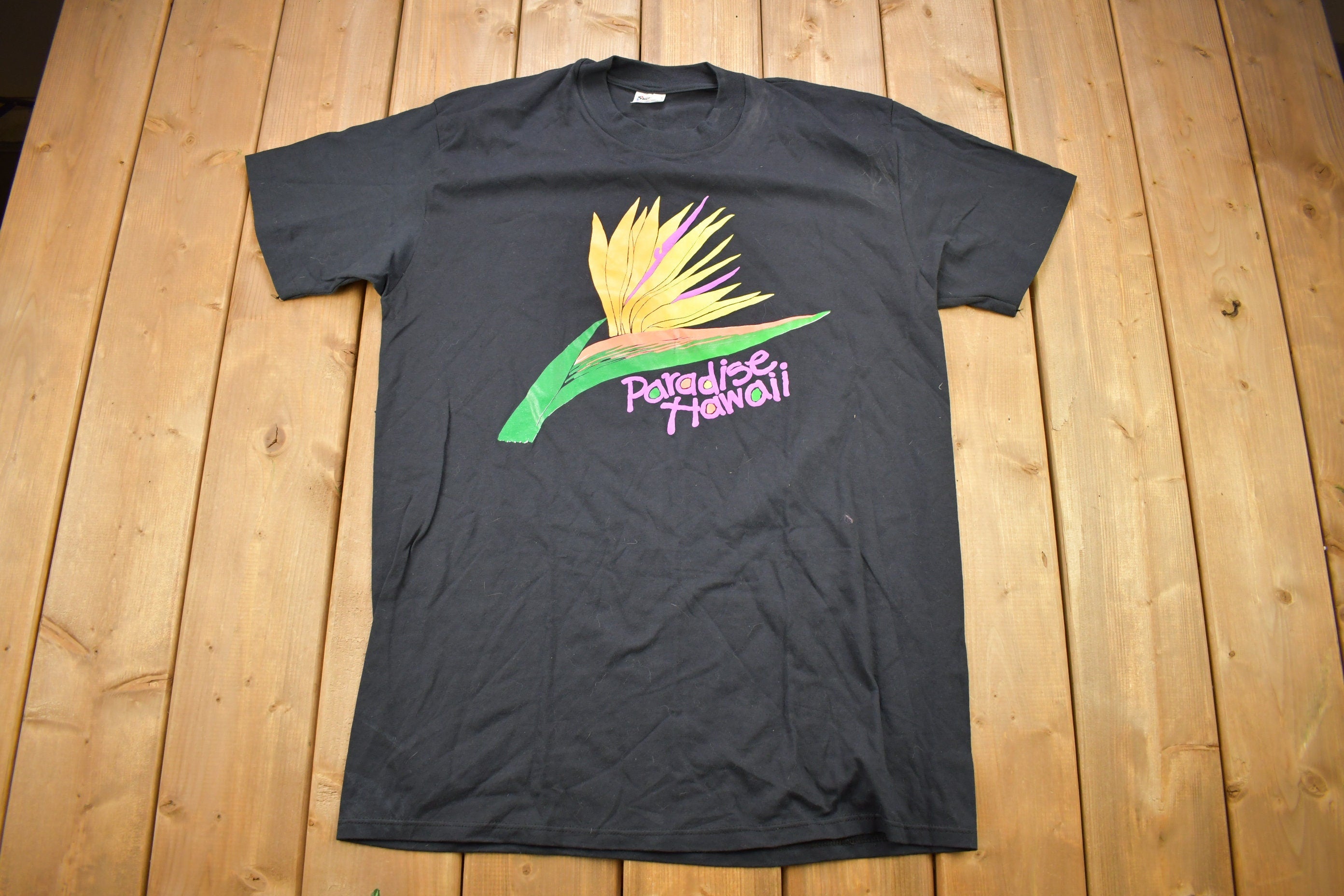Vintage 1990s Paradise Hawaii Graphic Souvenir T Shirt