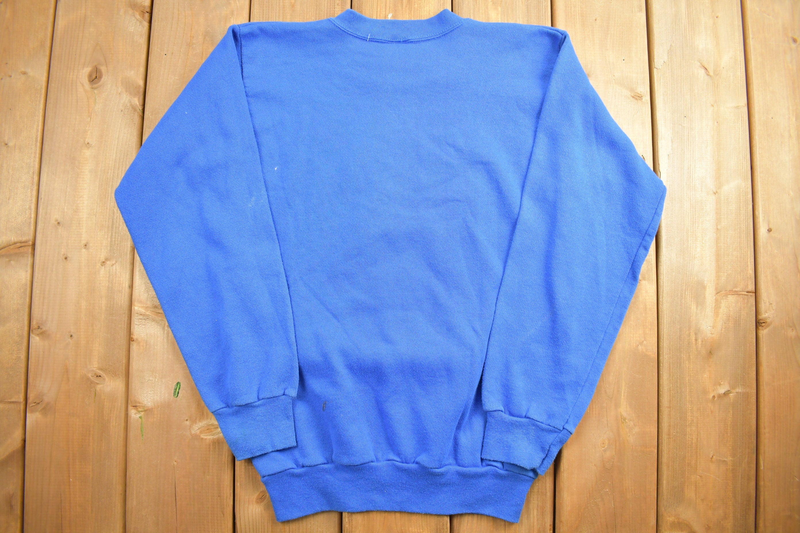 Vintage 1990s Blue Flowers And Bird Embroidered Crewneck Sweatshirt