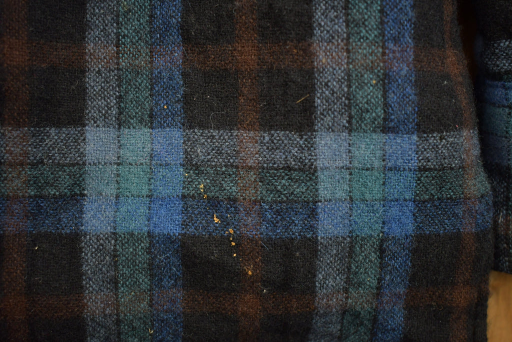 Vintage 1990s Gentlemens Row Plaid Wool Flannel Button Up Shirt