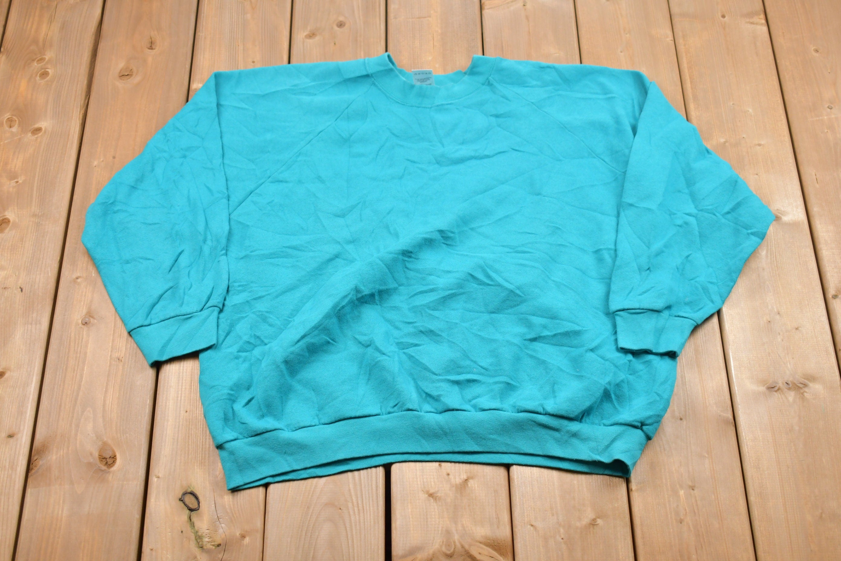 Vintage 1980s Fruit of the Loom Blank Raglan Crewneck Sweatshirt