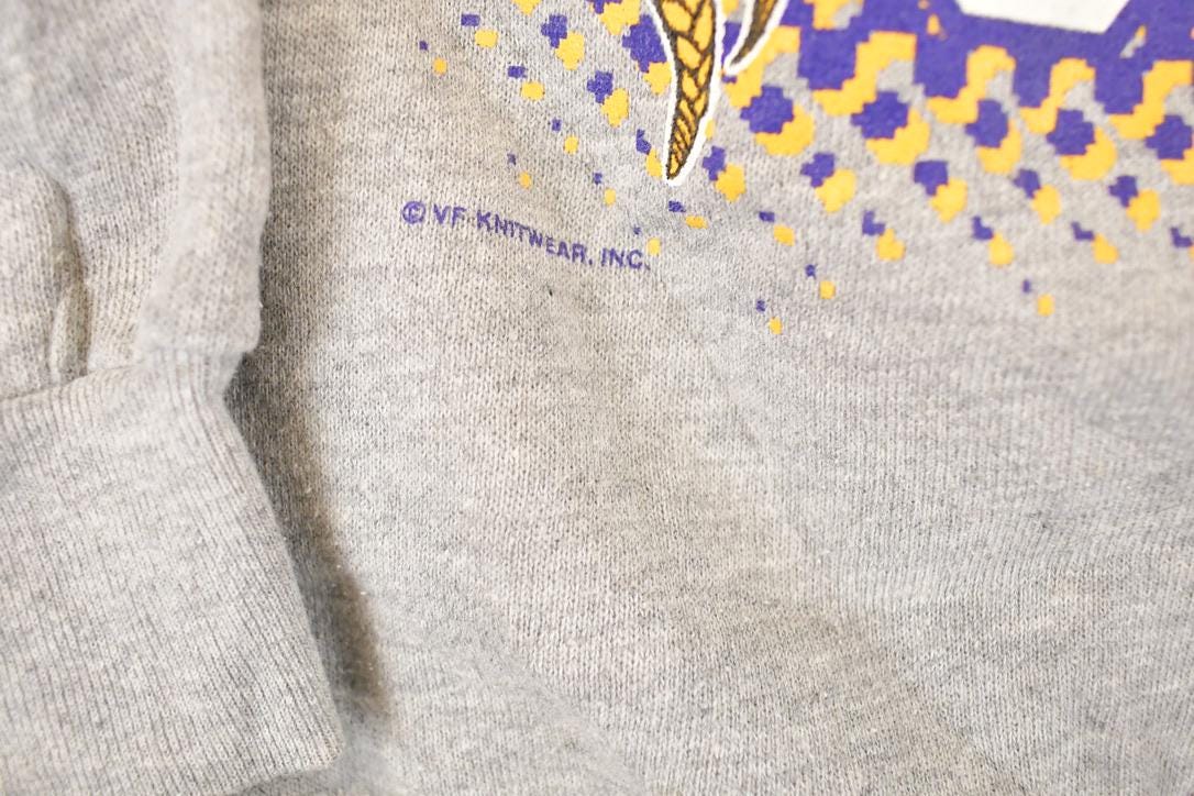 Vintage 1990s Minnesota Vikings Purple Pride NFL Crewneck Sweatshirt Mens M