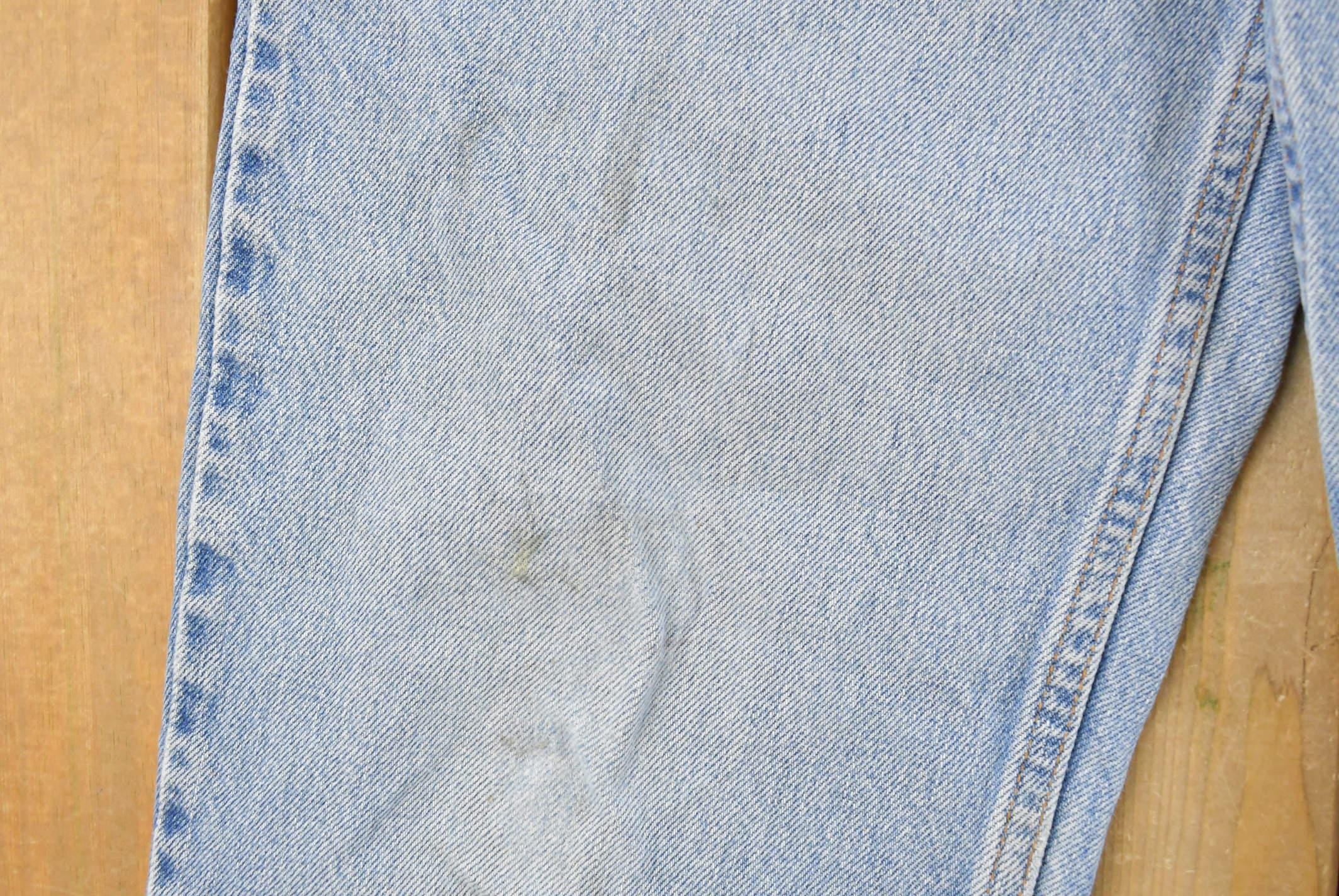 Vintage 1990s Levi's 550 Relaxed Fit Distressed Denim Jeans Men's 28 x 29 / 90s Levi's / Streetwear