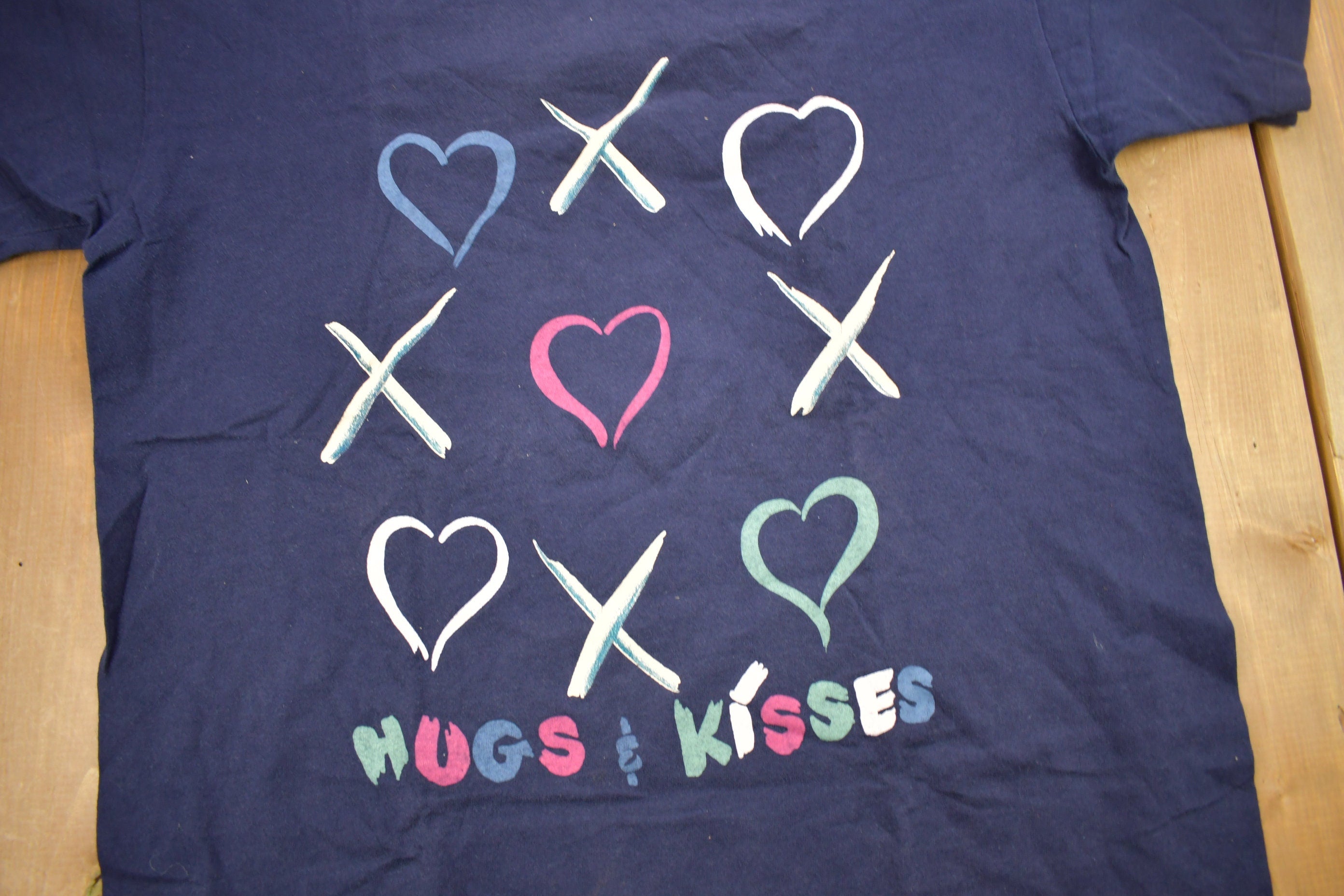 Vintage 1990s Hugs & Kisses Graphic T Shirt