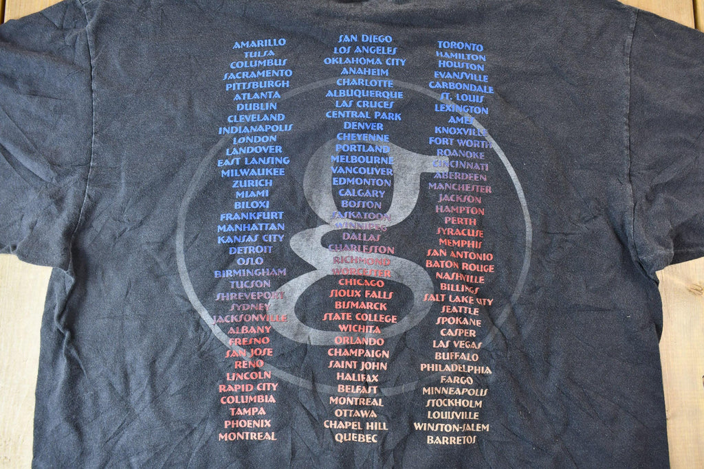 Vintage 1996 The Garth Brooks World Tour Graphic T-Shirt