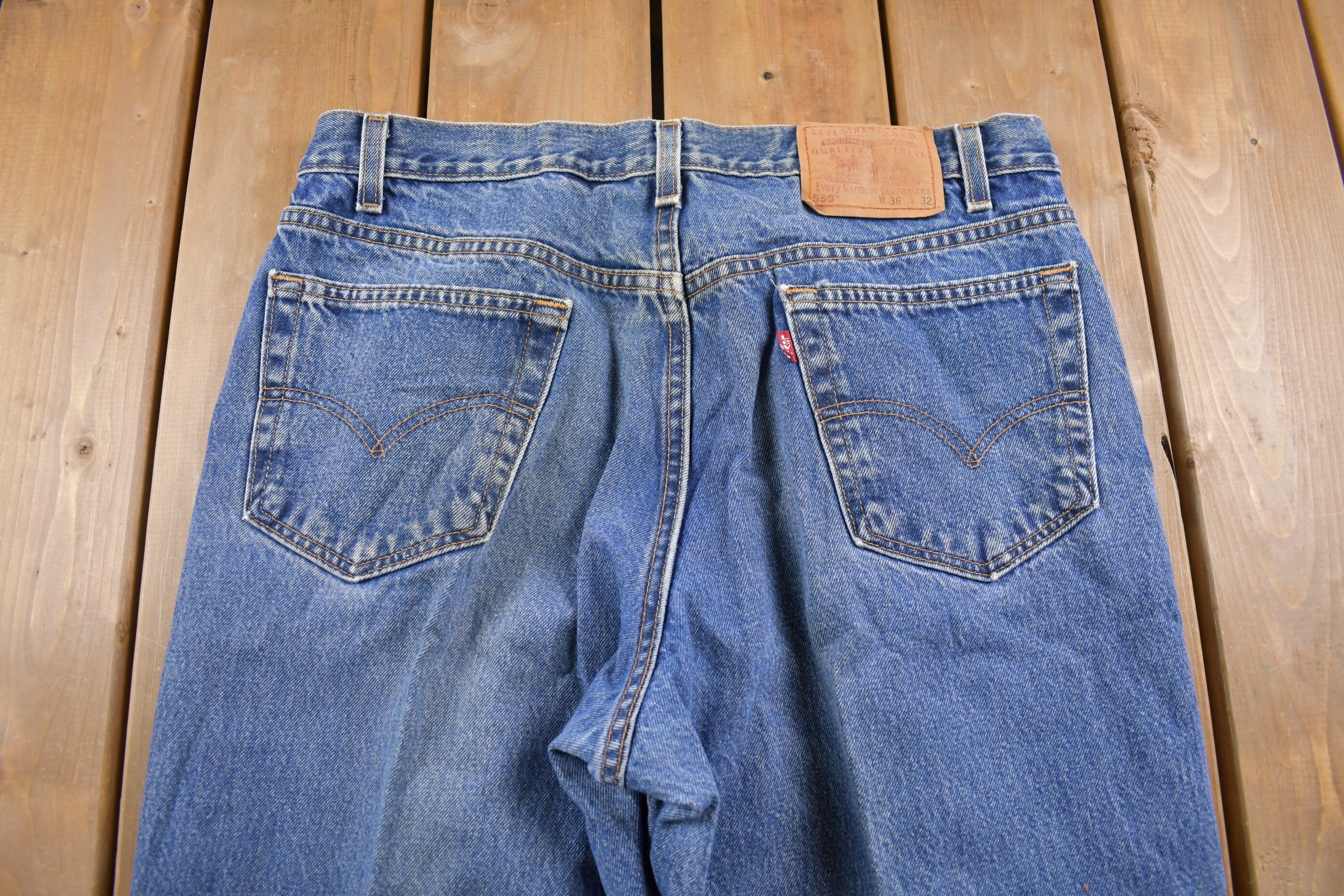 Vintage 1990s Levi's 550 Red Tab Jeans Size 34 x 31