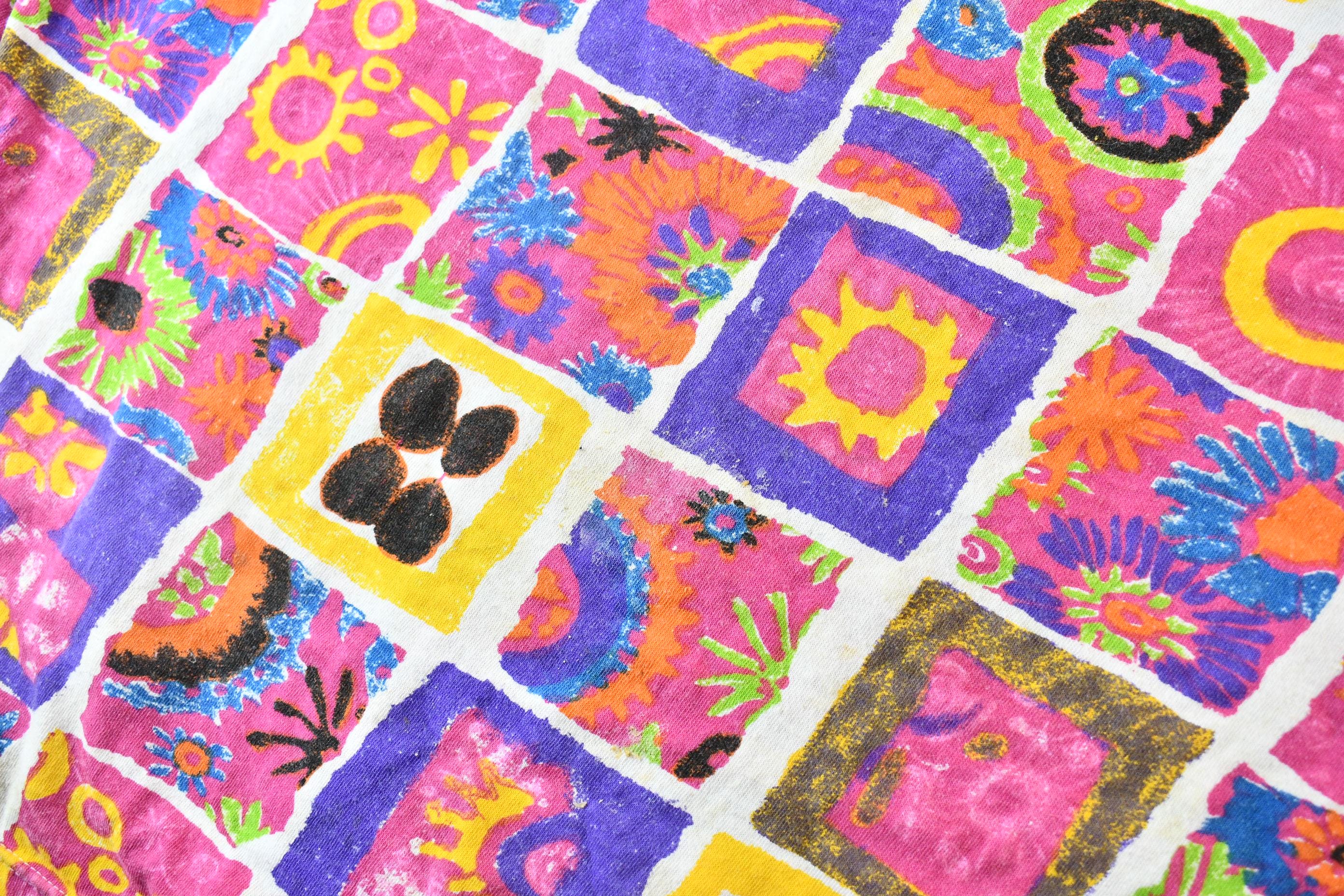 Vintage 1990s Colourful Women's Abstract Patterned All-Over-Print Pearl Button Graphic T-Shirt