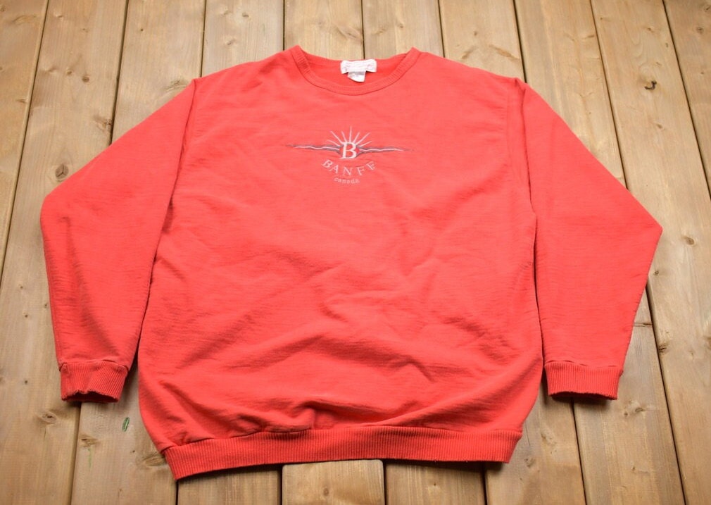 Vintage 1990s Banff Canada Crewneck Sweatshirt / 90s Crewneck / Souvenir Sweater / Streetwear / Travel And Vacation / Banff Vintage