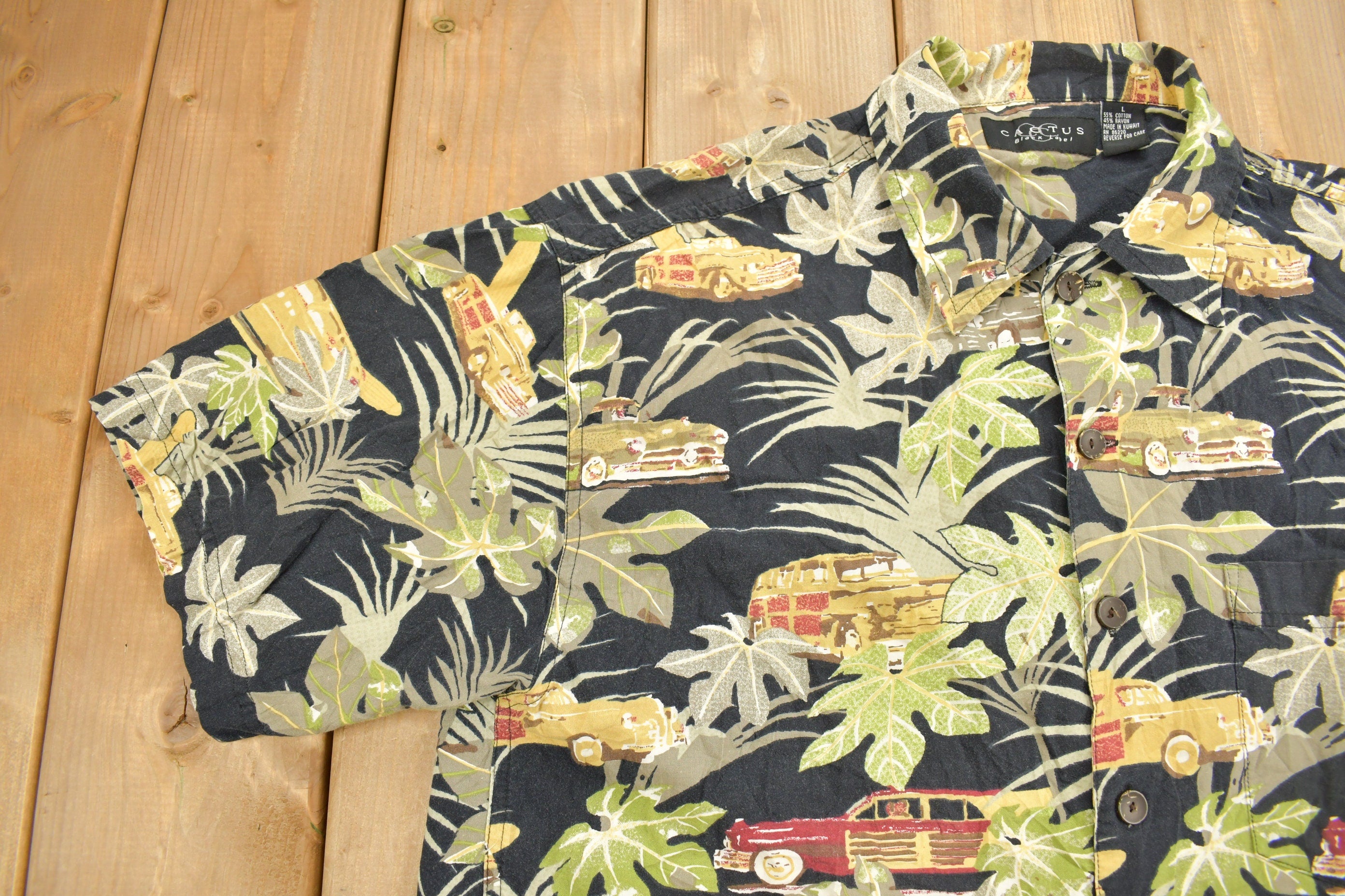 Vintage 1990s Floral Hawaiian Button Up Shirt
