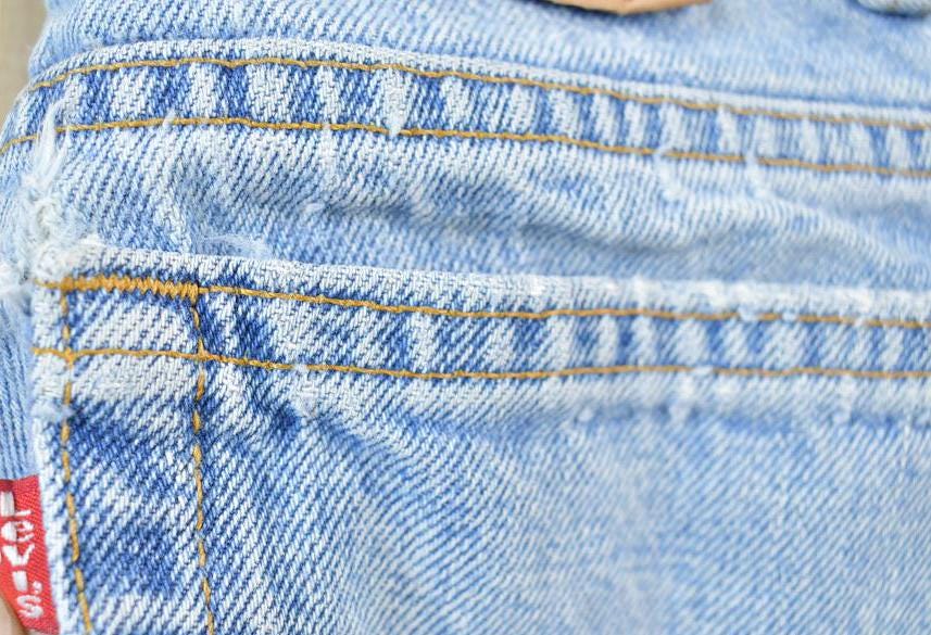 Vintage 1990s Levi's 550 Red Tab Jeans Size 29x 32
