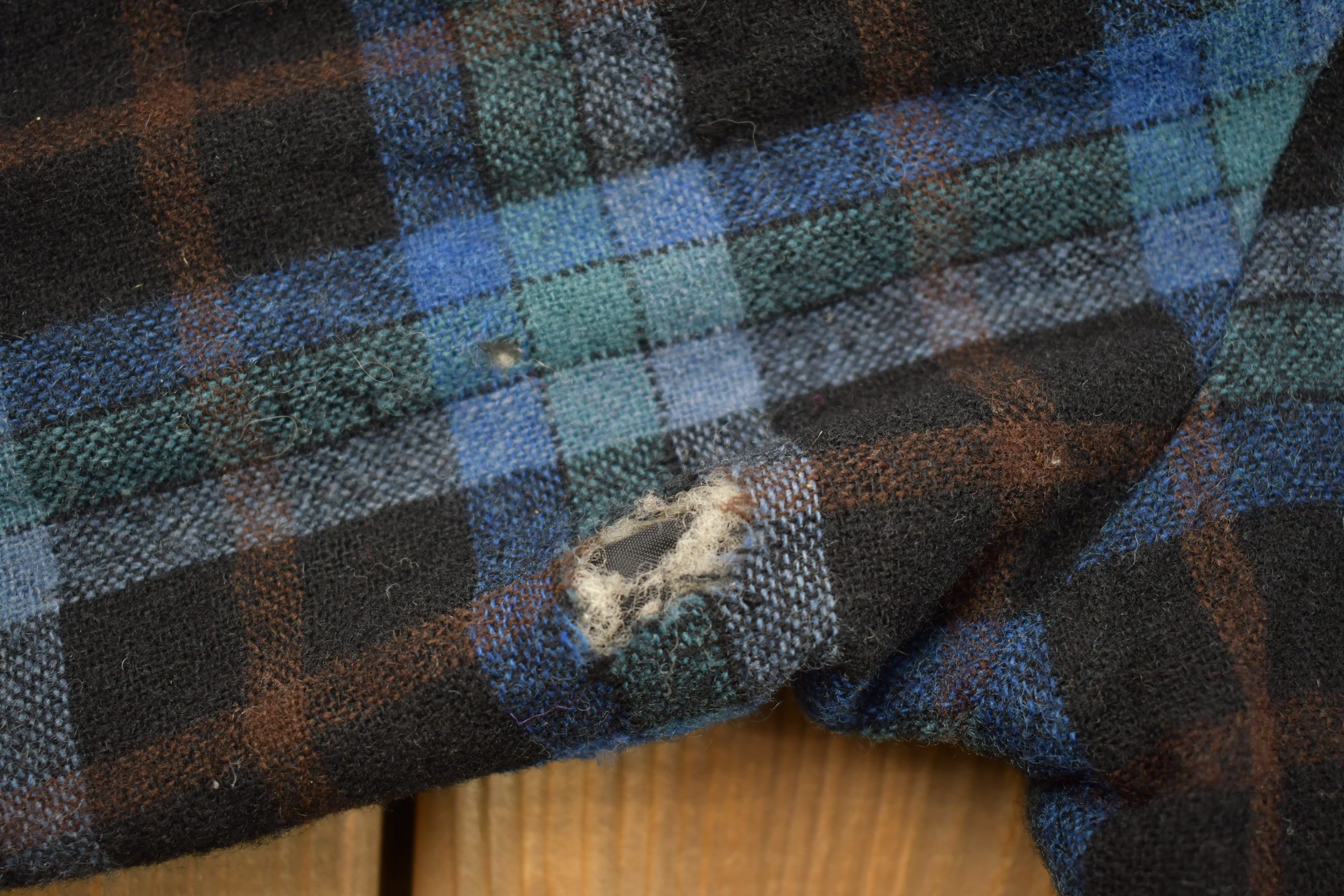 Vintage 1990s Gentlemens Row Plaid Wool Flannel Button Up Shirt