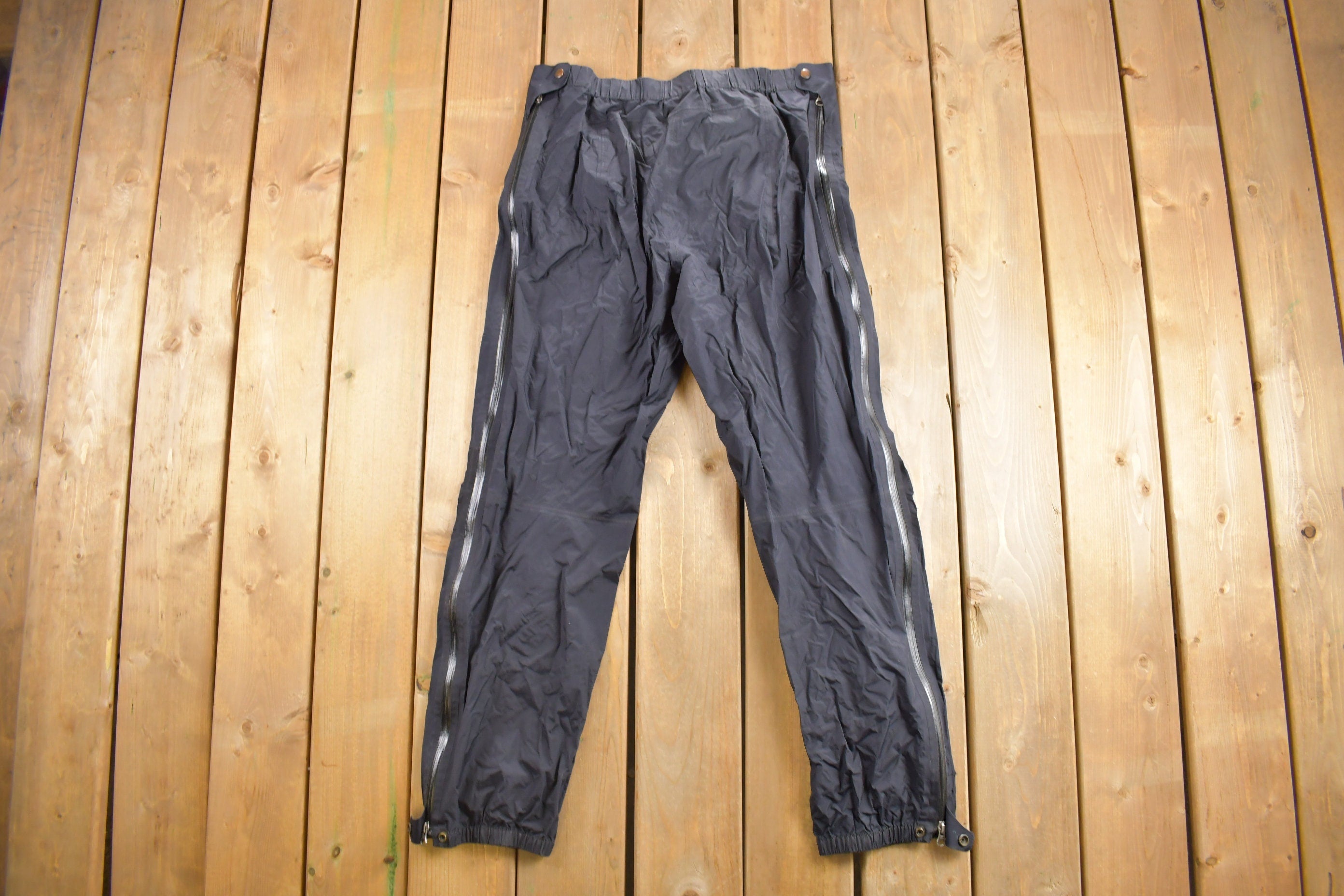 Vintage 1990s Patagonia Black Snow Pants Size 34 x 30 / Hard Shell / American Vintage / Streetwear / Tech Wear