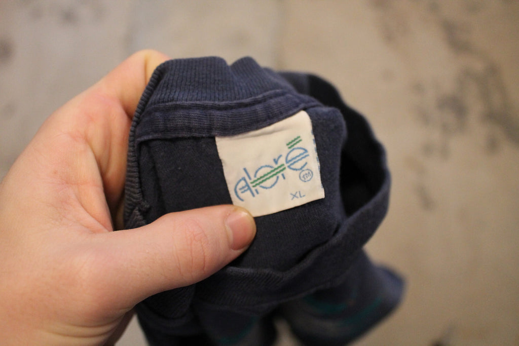 Vintage Badlands South Dakota Long Sleeve Souvenir T Shirt Graphic / Dream Catcher / Feathers Print / 80s / 90s / Made In USA