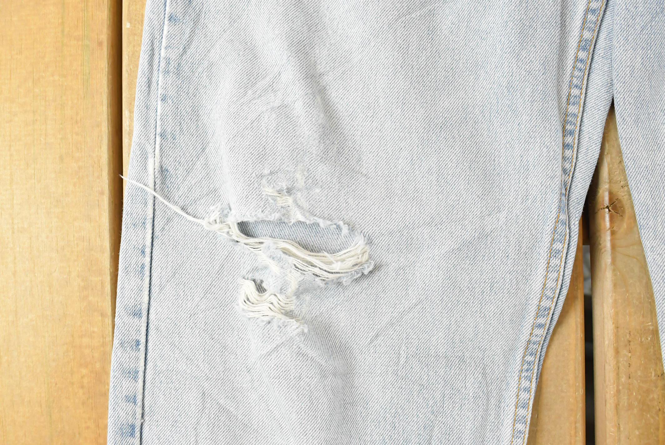 Vintage 1990s Levi's Distressed 550 Relaxed Fit Denim Jeans Men's 33 x 33 / 90s Levi's / Blown Out Sun Faded Jeans