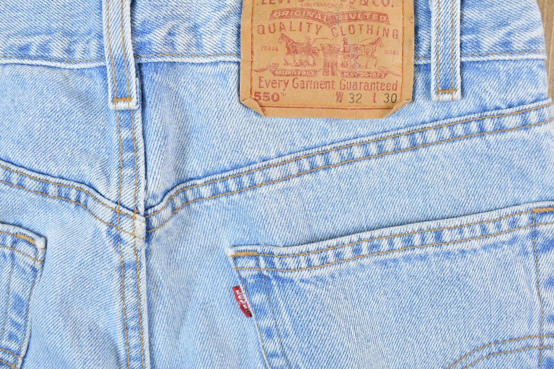 Vintage 1990s Levi Strauss 550 Red Tab Denim Jeans Size 32 x 30
