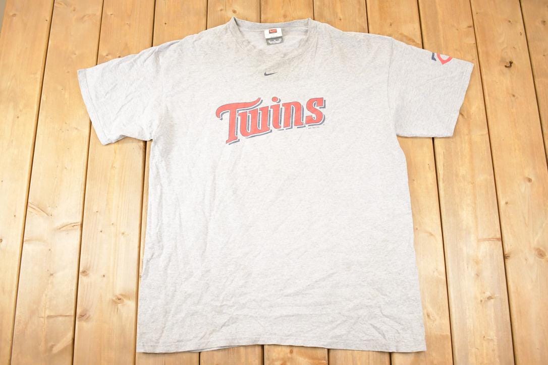 Vintage 2005 Nike Middle Swoosh Minnesota Twins MLB T-Shirt Men's XL