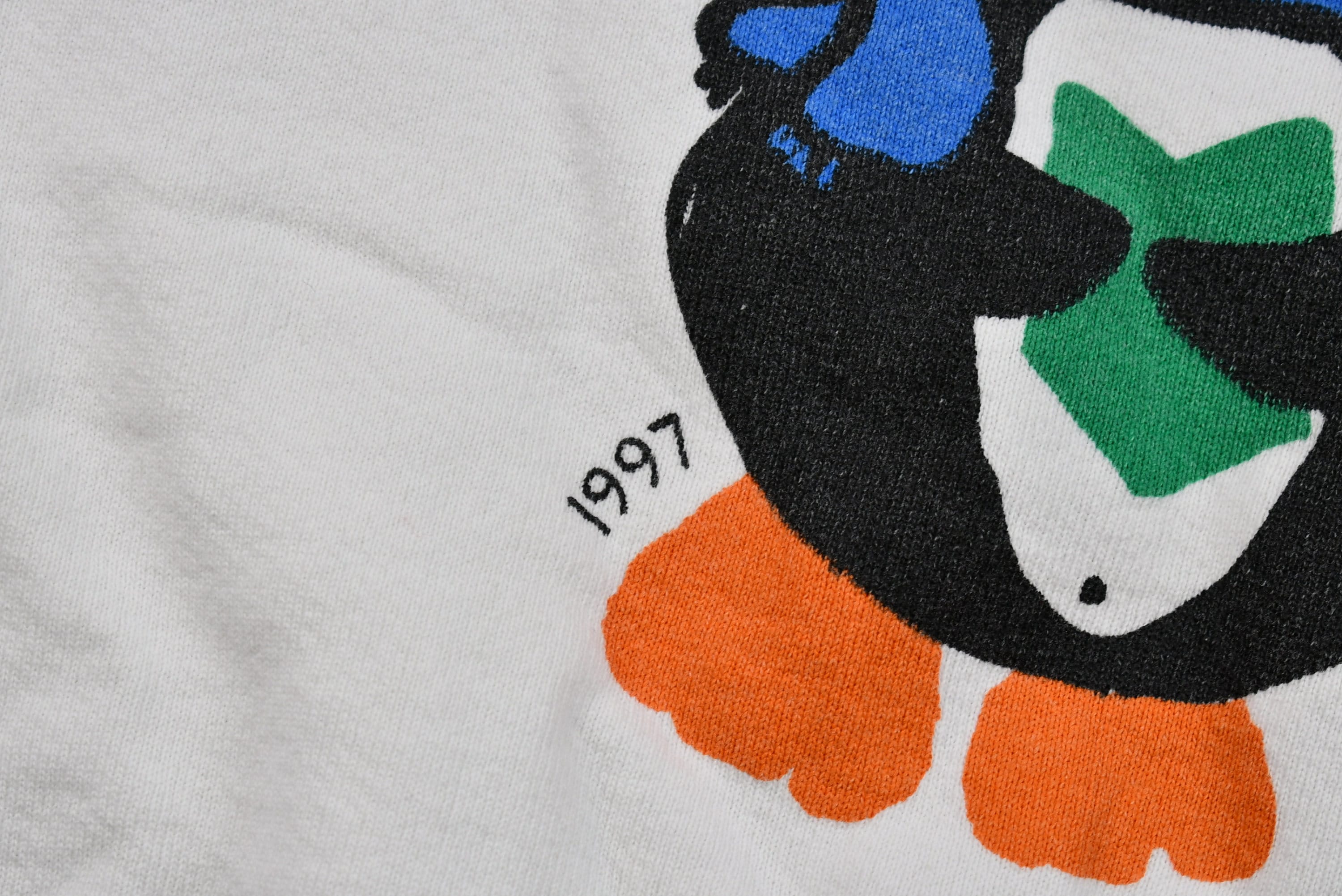 Vintage 1997 Caroling Penguins Graphic Sweatshirt , 90s Holiday Crewneck , Winter Wear , Festive Graphic Print , Christmas Pullover