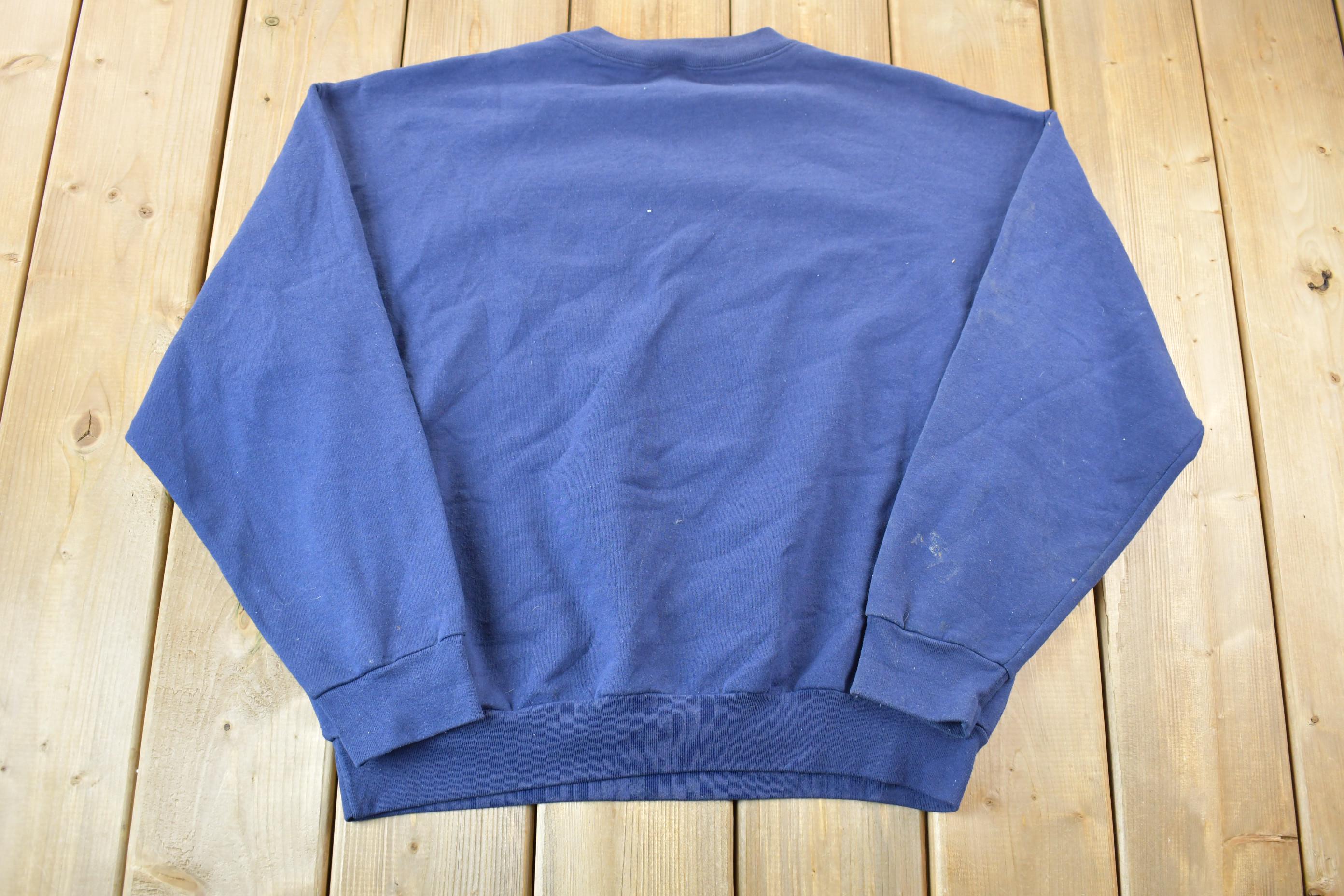 Vintage 1990s Graphic and Embroidered Quebec Sailing Crewneck Sweatshirt