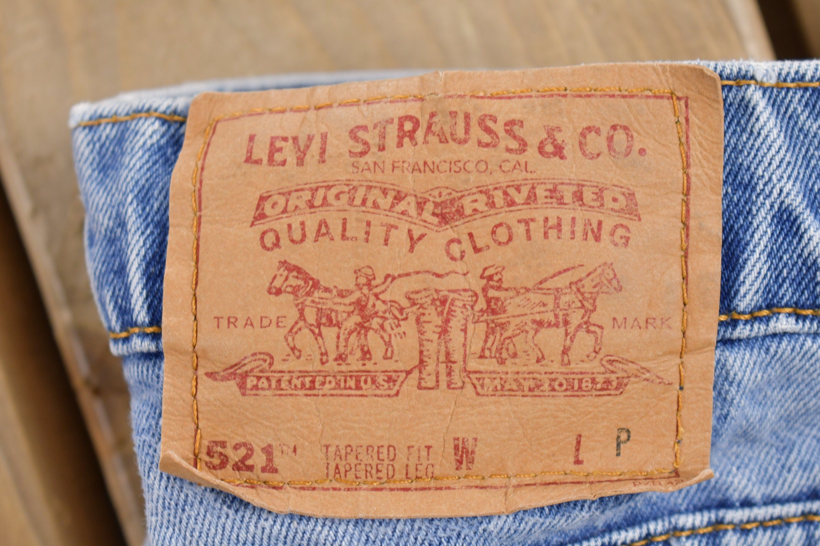 Vintage 1990s Levi's 521 Red Tab Denim Jeans Size 27 x 26.5