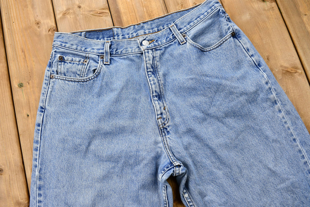 Vintage 1990s Levi's 560 Light Wash Loose Fit Tapered Leg Mom Jeans