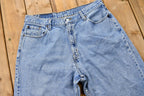 Vintage 1990s Levi's 560 Light Wash Loose Fit Tapered Leg Mom Jeans