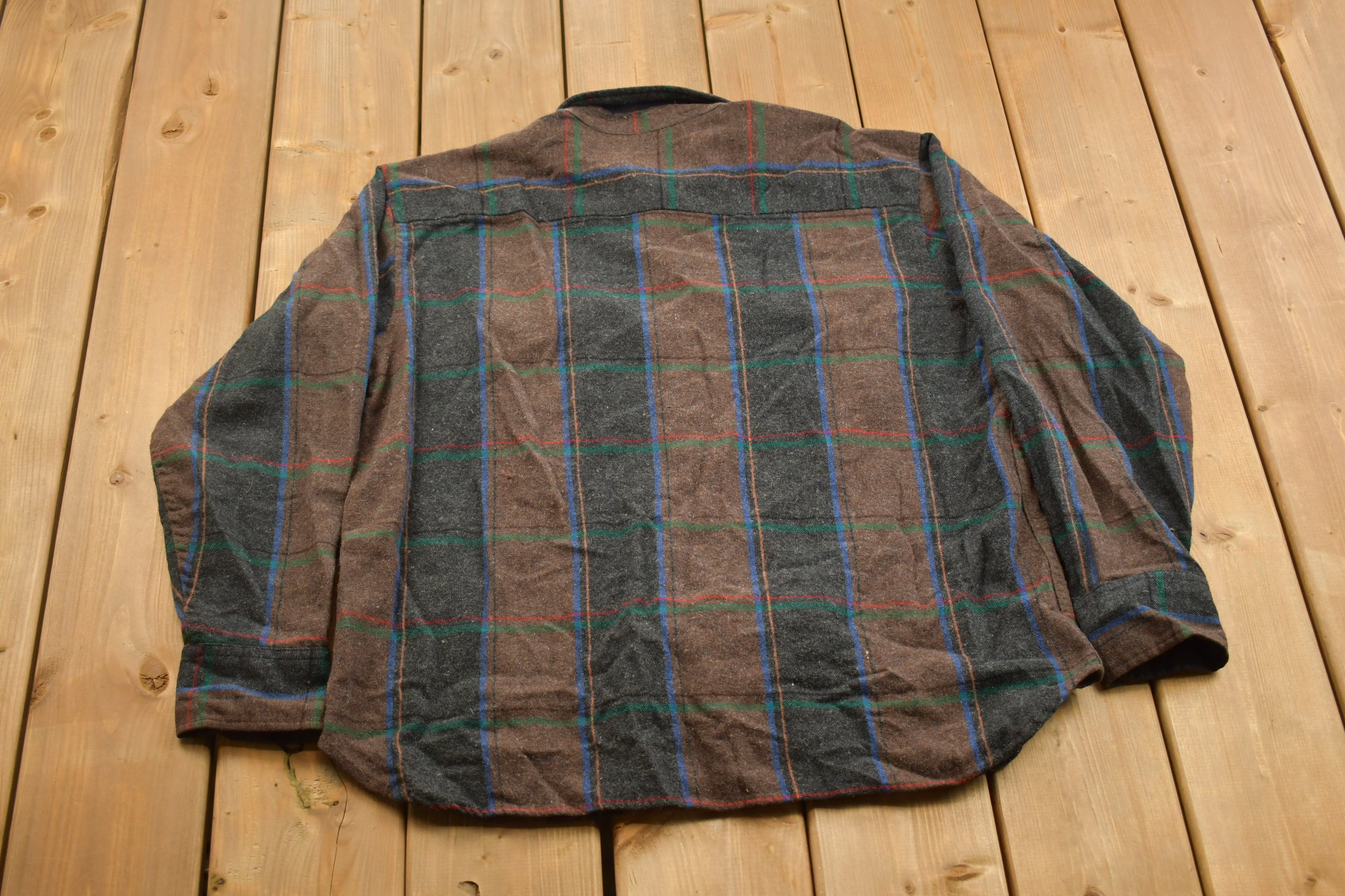 Vintage 1990s Arrow Shelter Bay Plaid Flannel Button Up Shirt