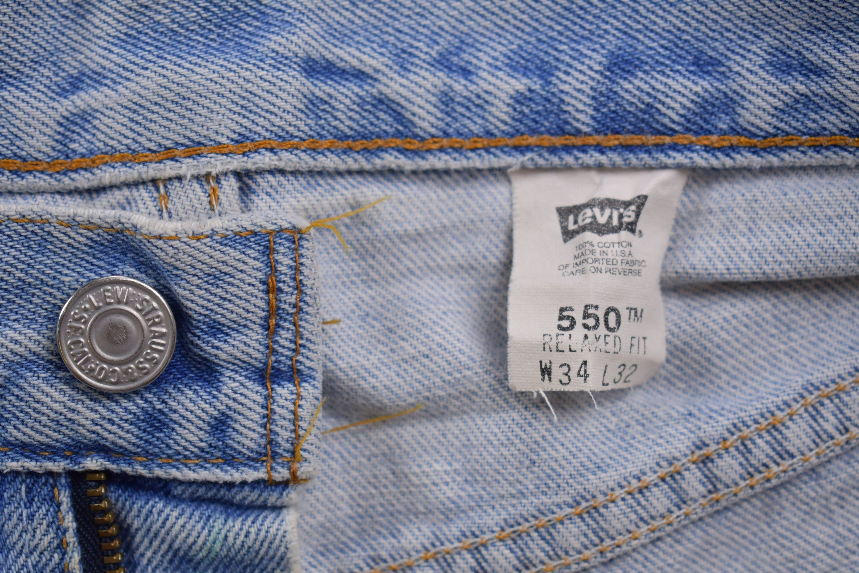 Vintage 1990s Levi's 550 Red Tab Denim Jeans Size 34 x 32