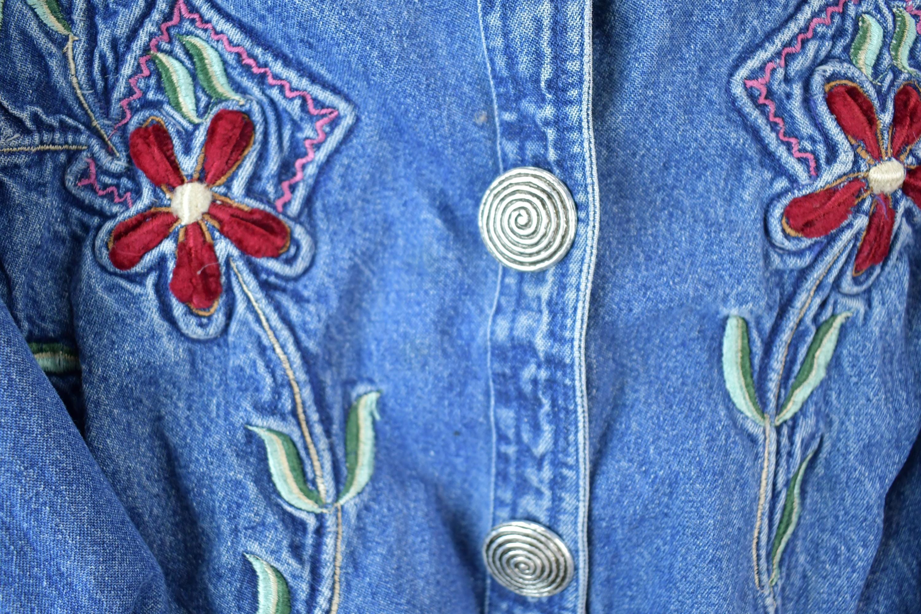 Vintage 1990s Keren hart Denim Floral Embroidered Button Up Shirt / 1990s Button Up / Vintage Flannel / Basic Button Up
