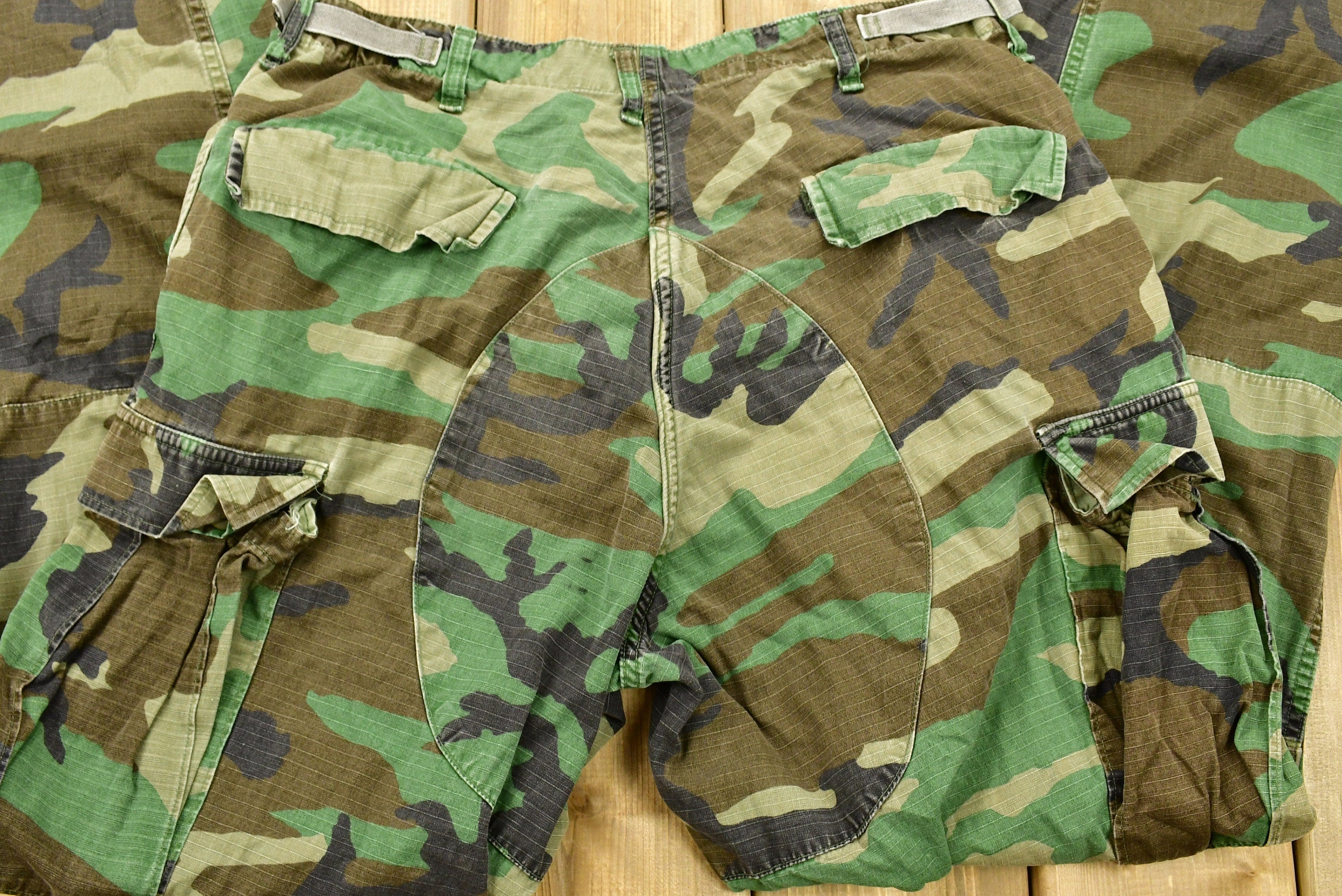 Vintage 1990 Camouflage Cargo Pocket Army Pants Size 32