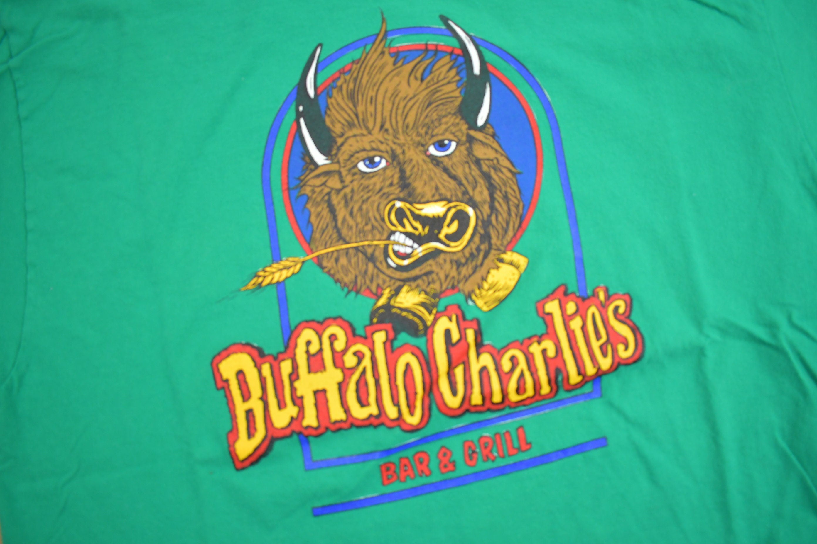 Vintage 1990s Buffalo Charlies Bar & Grill Graphic T Shirt