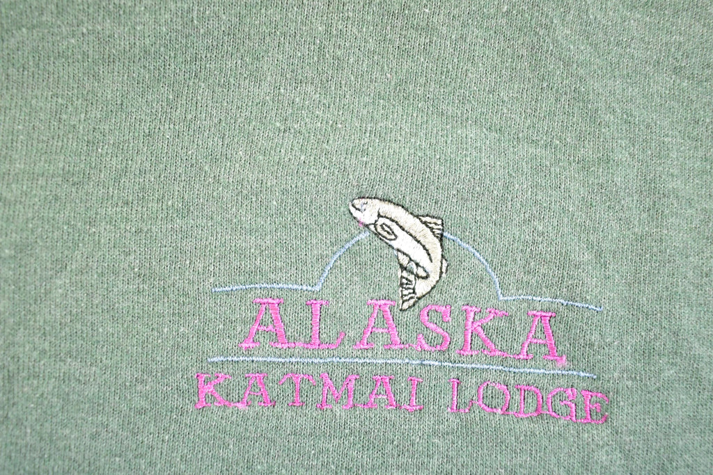 Vintage 1990s Katmal Lodge Souvenir Fishing Crewneck Sweatshirt Mens L / 90s Crewneck / Travel Vacation Sweater