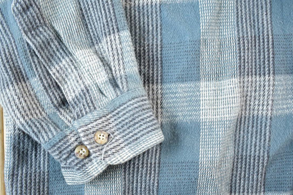 Vintage 1990s Carhartt Rugged Outdoor Wear Plaid Heavy Flannel Button Up Shirt Mens L