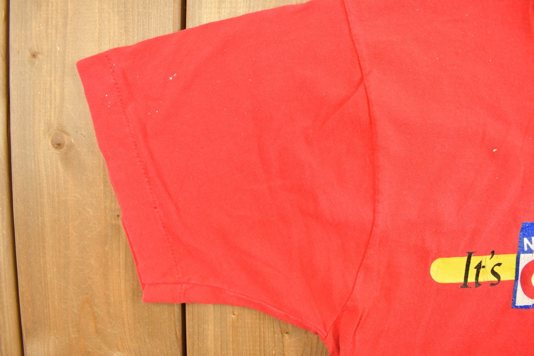Vintage 1990s Nestle Crunch Chocolate Graphic T-Shirt
